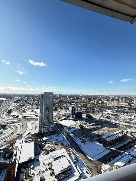 125 Village Green Square, #3908
