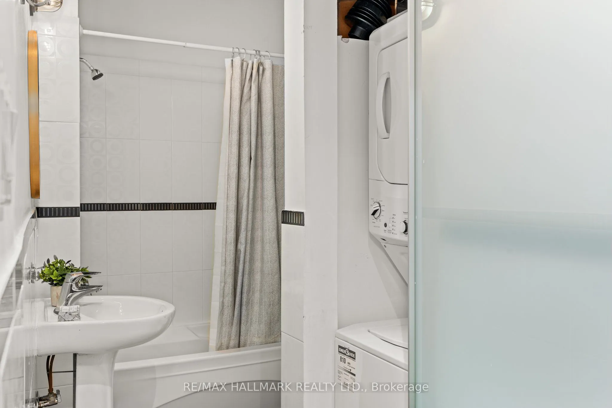 326 Carlaw Avenue, #203