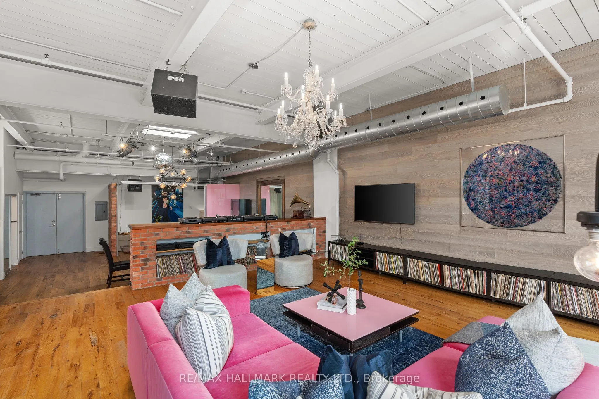 326 Carlaw Avenue, #203