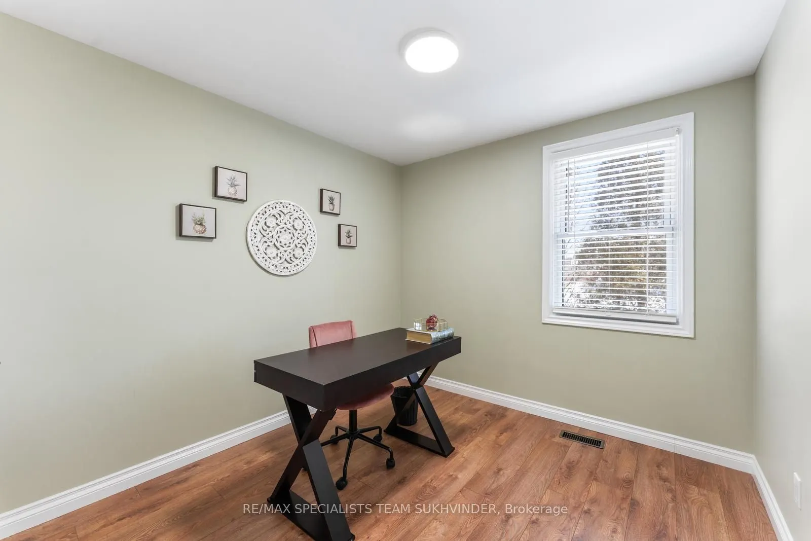 21 White Abbey Park