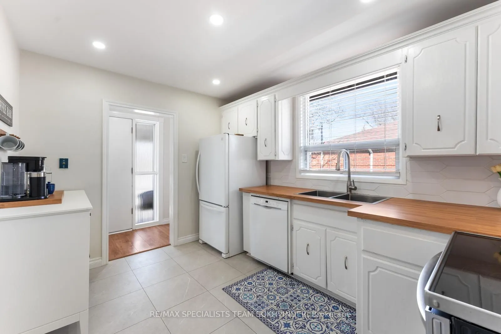 21 White Abbey Park