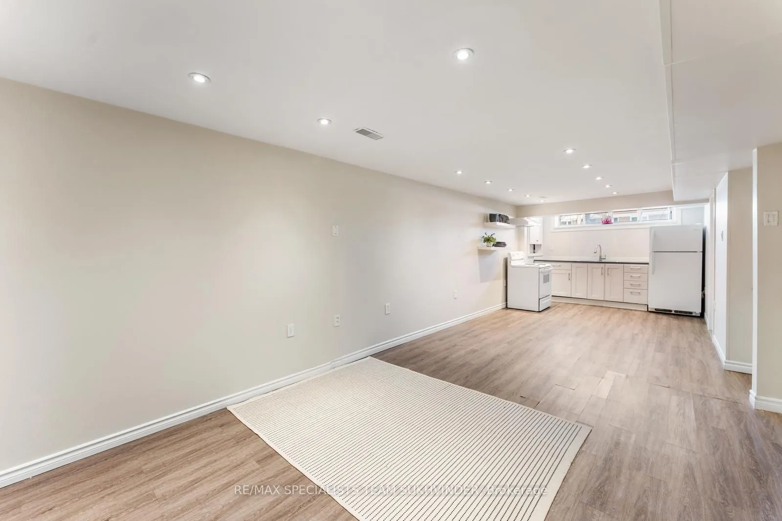 21 White Abbey Park