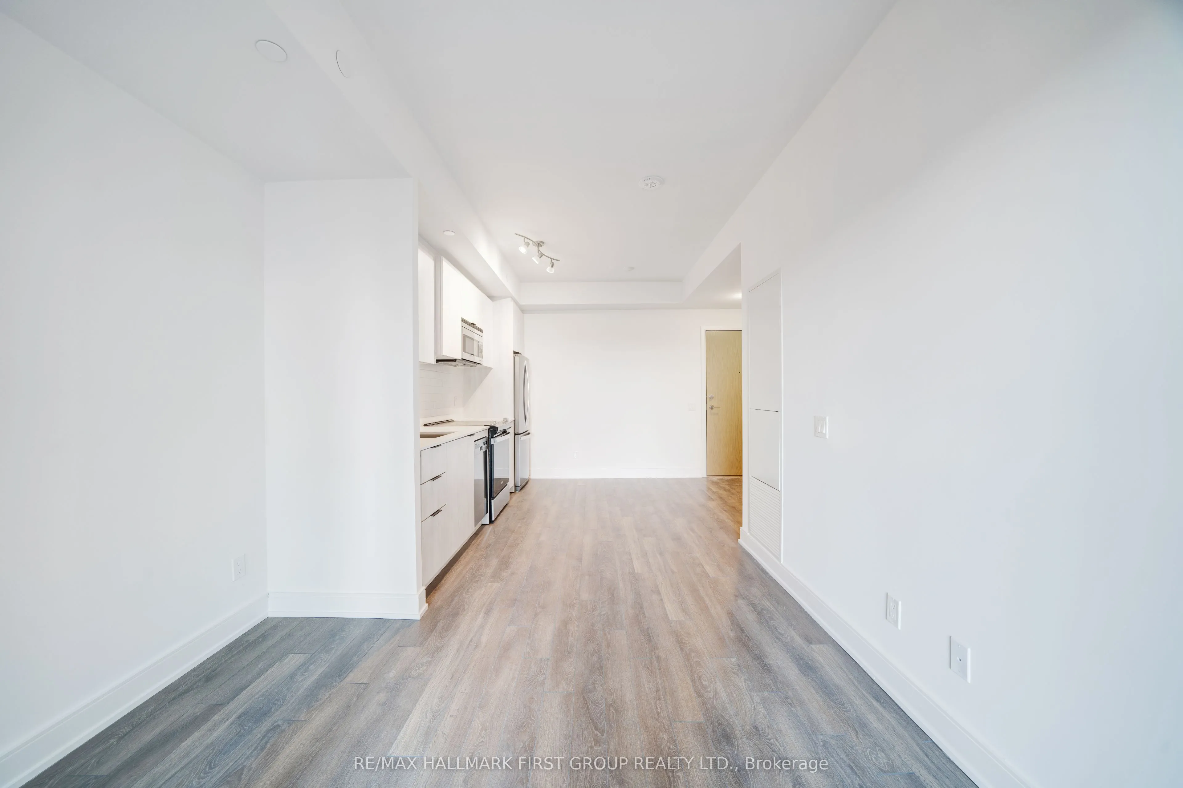 1350 Ellesmere Road, #301