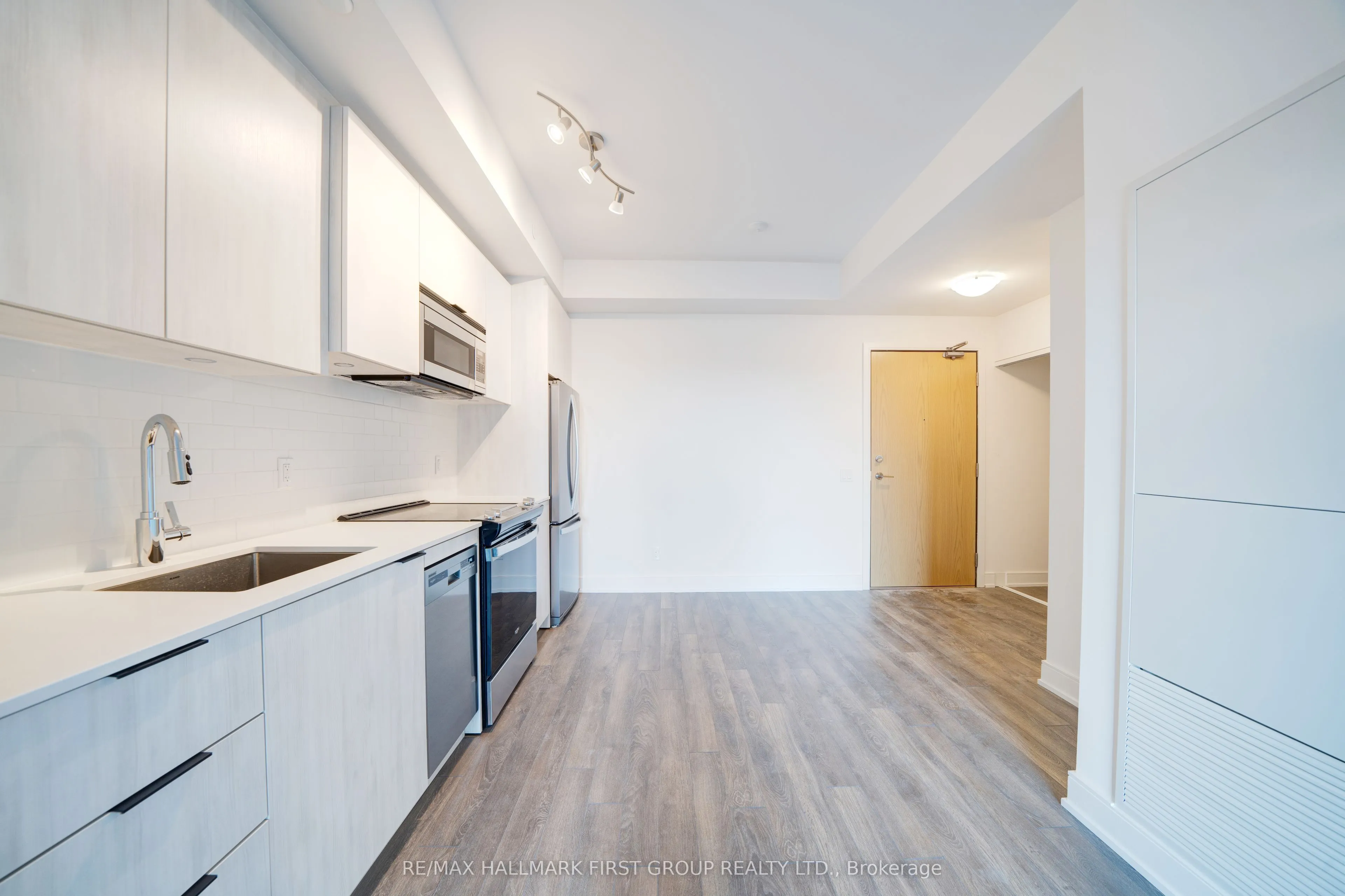 1350 Ellesmere Road, #301