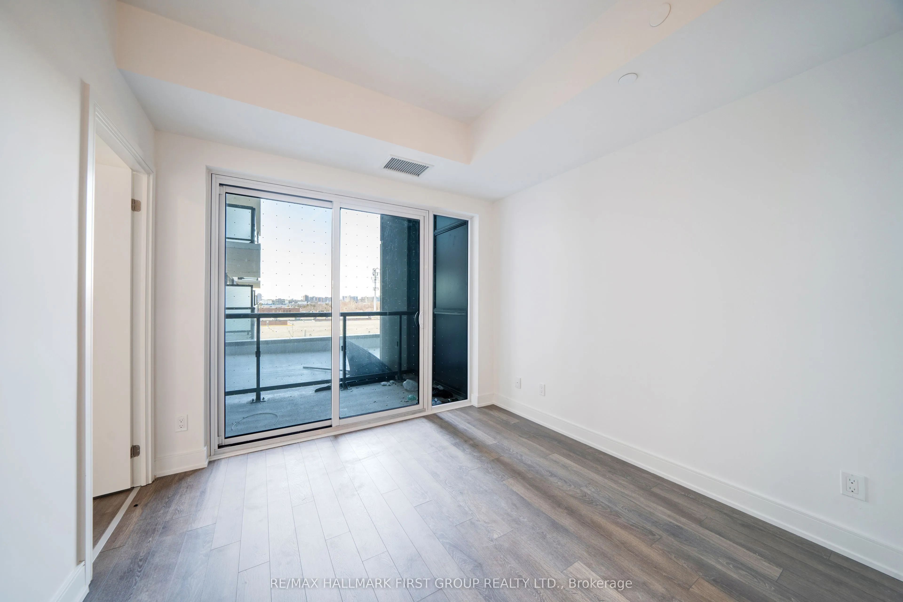 1350 Ellesmere Road, #301