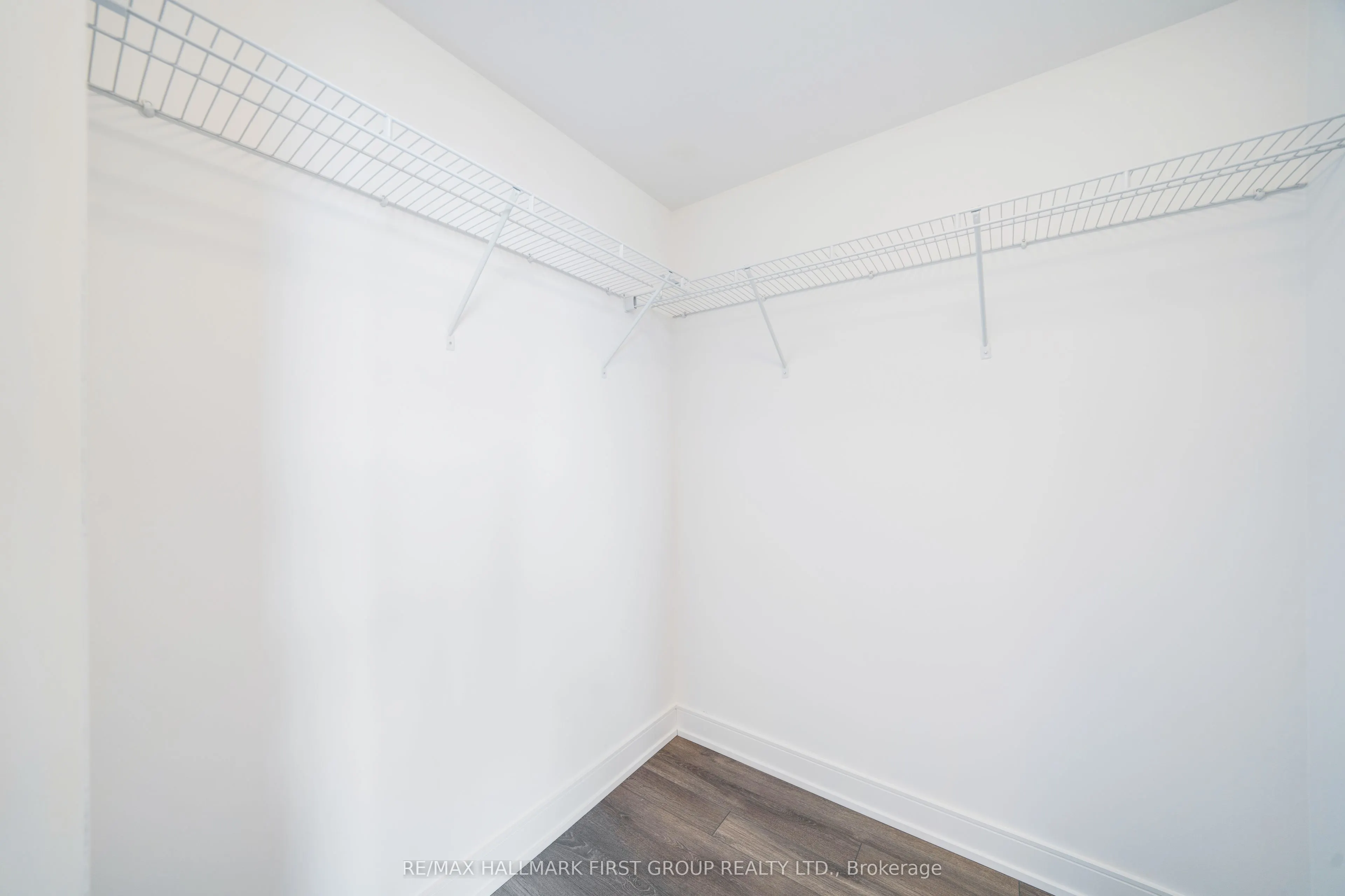 1350 Ellesmere Road, #301