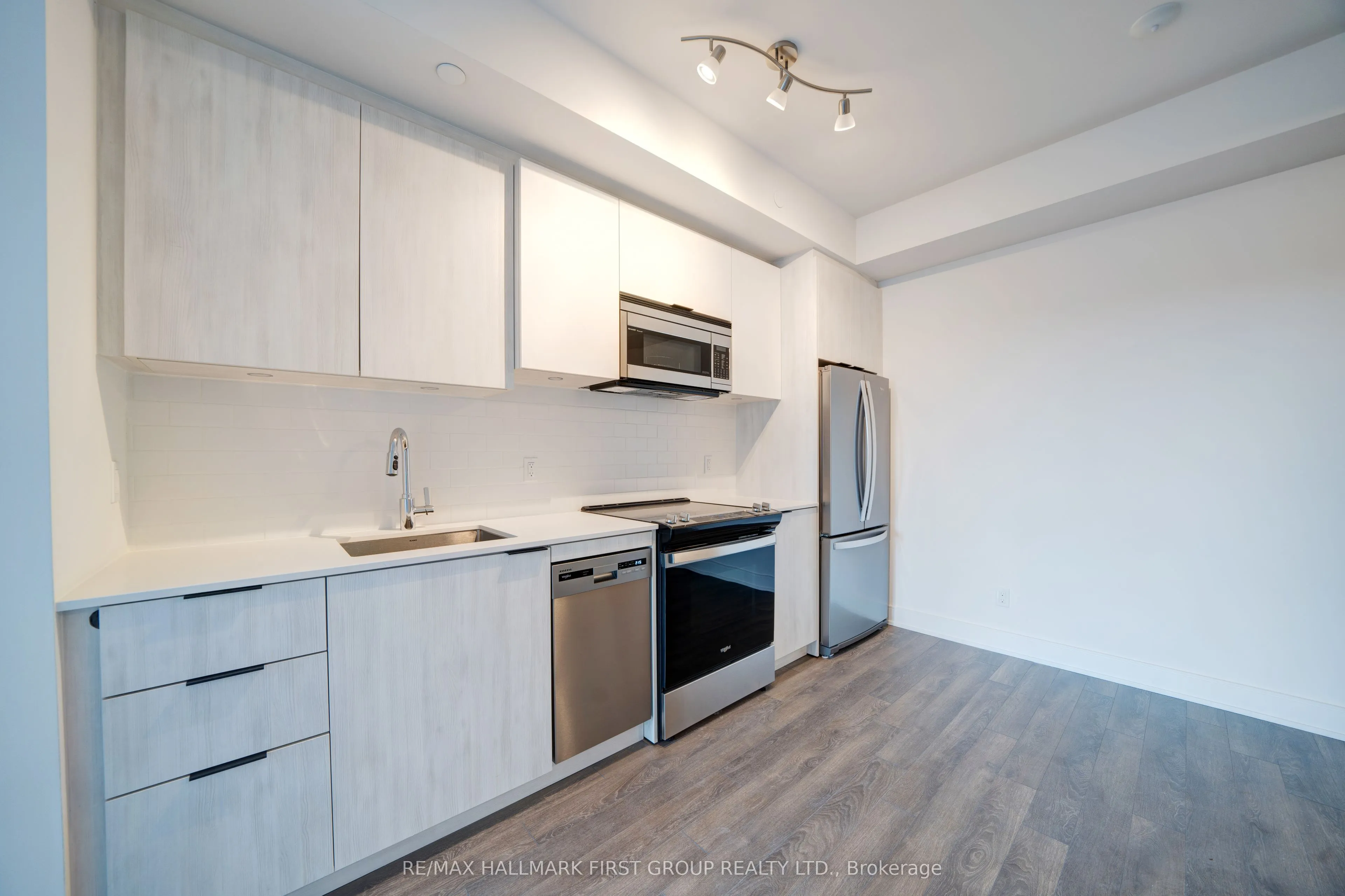 1350 Ellesmere Road, #301