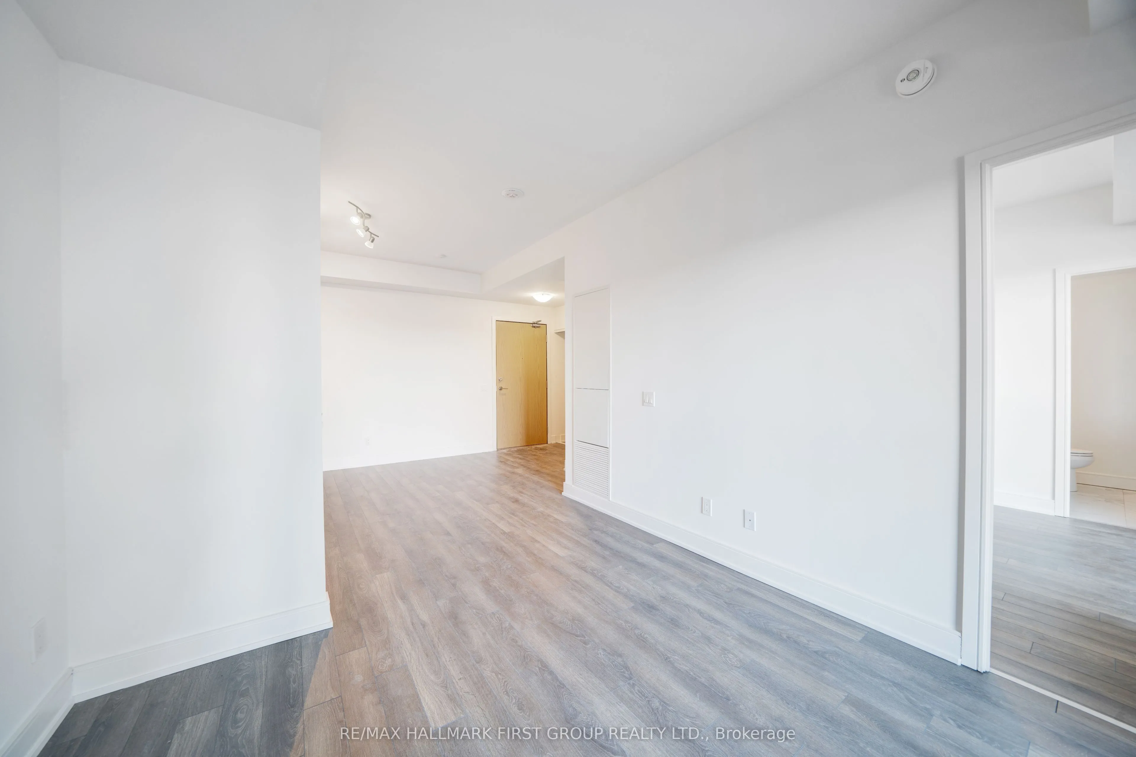 1350 Ellesmere Road, #301