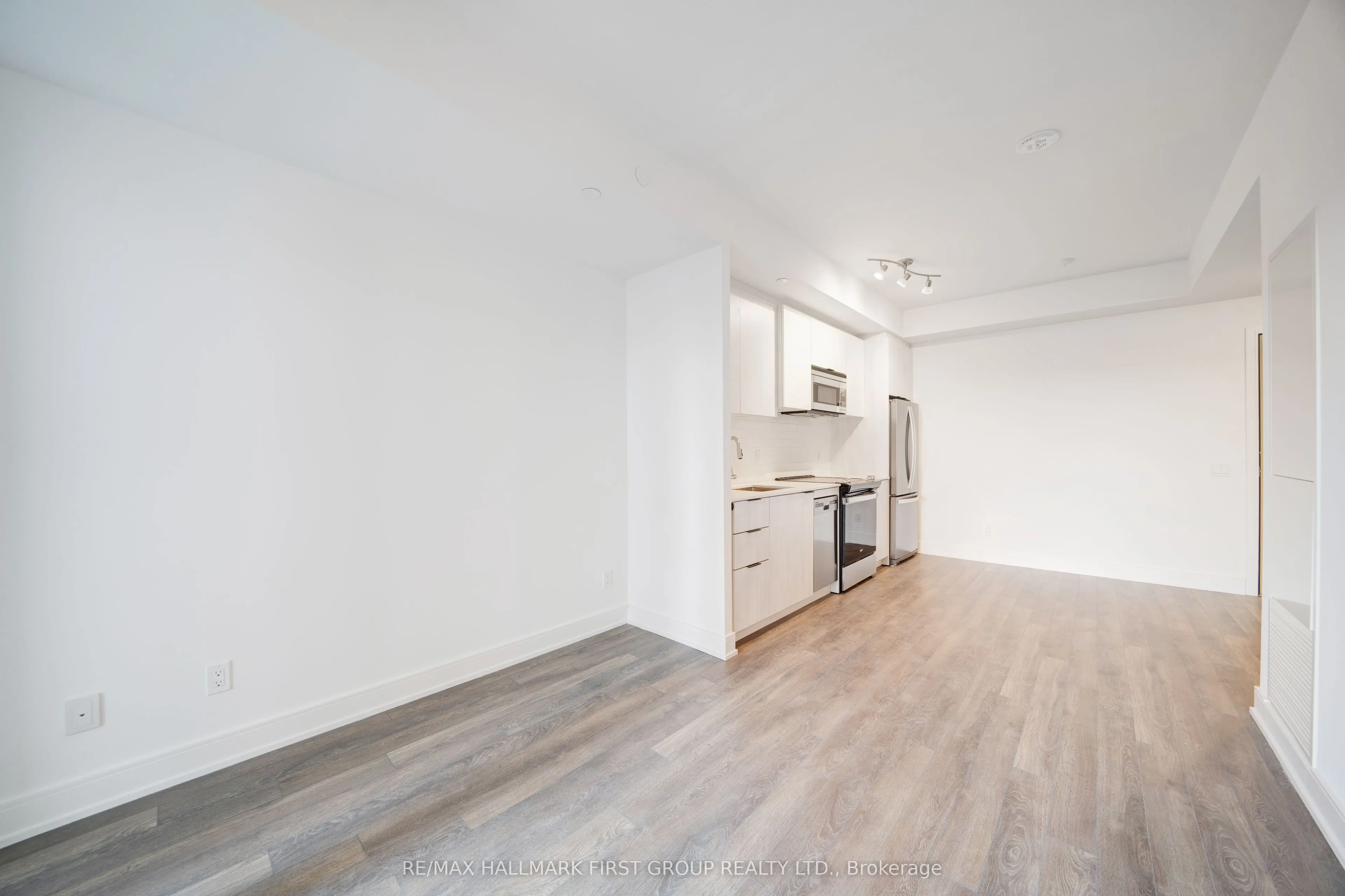 1350 Ellesmere Road, #301