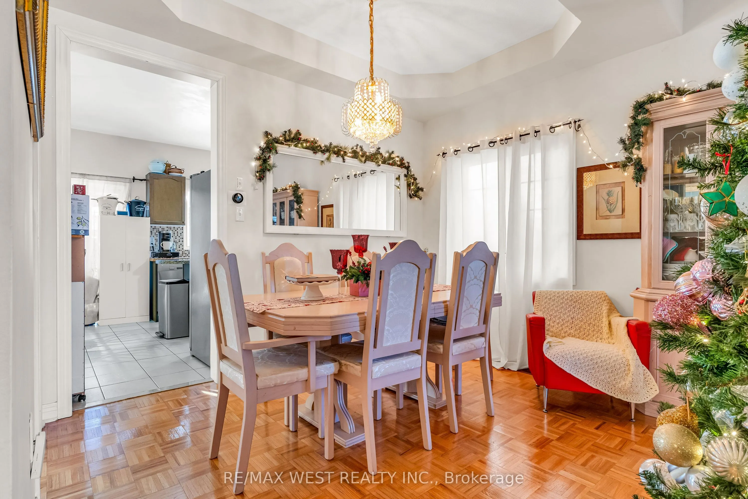 8 Lampman Drive