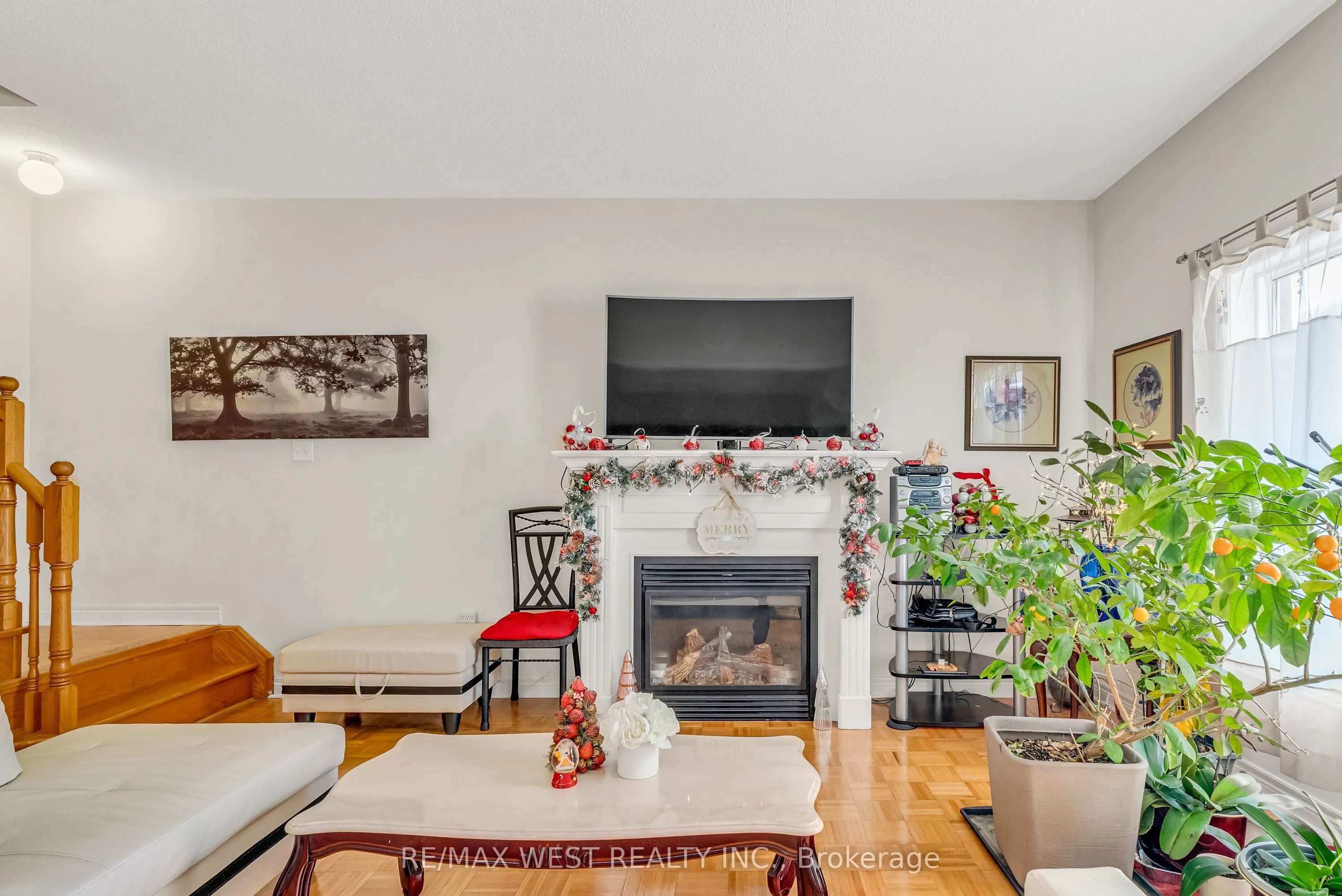 8 Lampman Drive