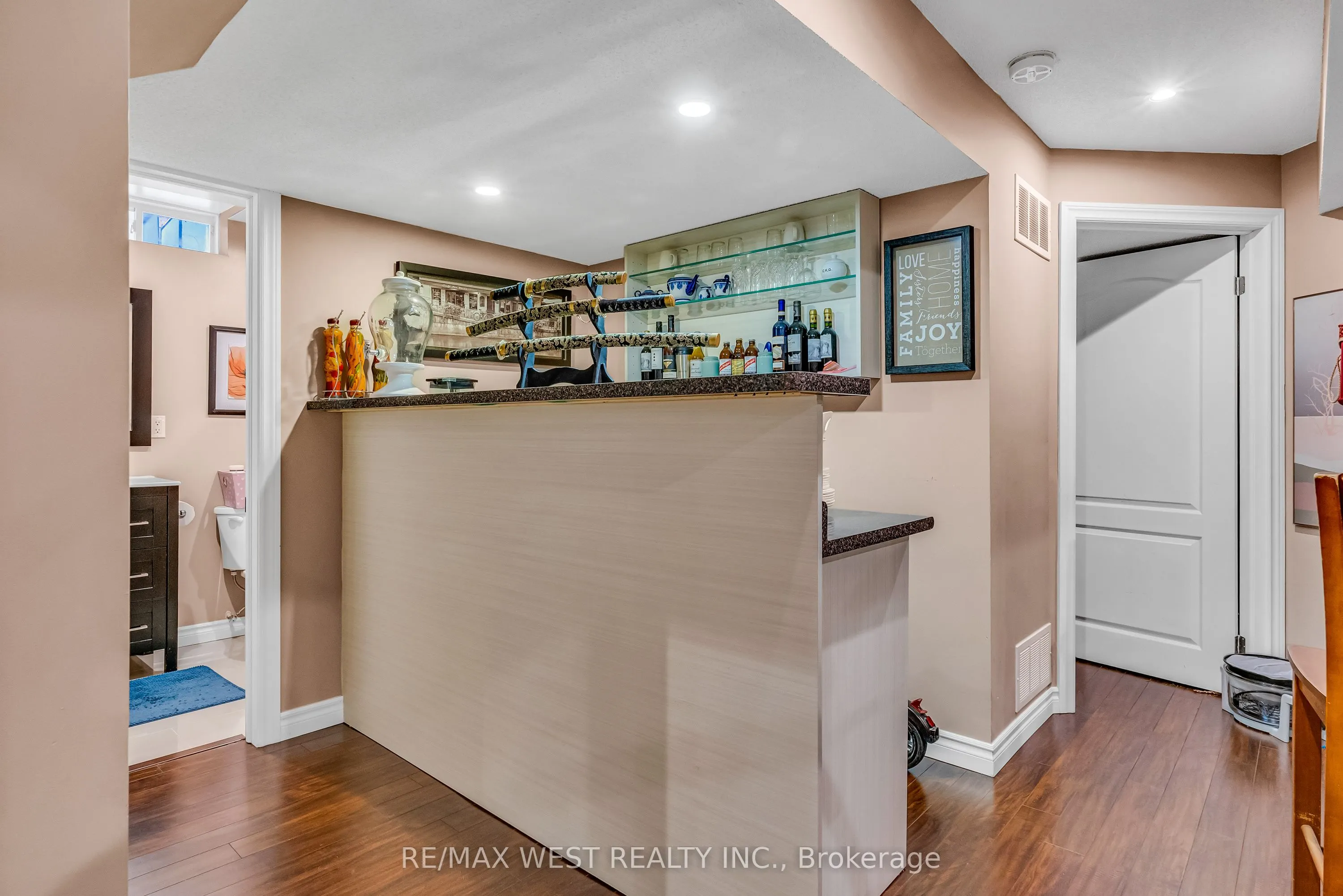 8 Lampman Drive