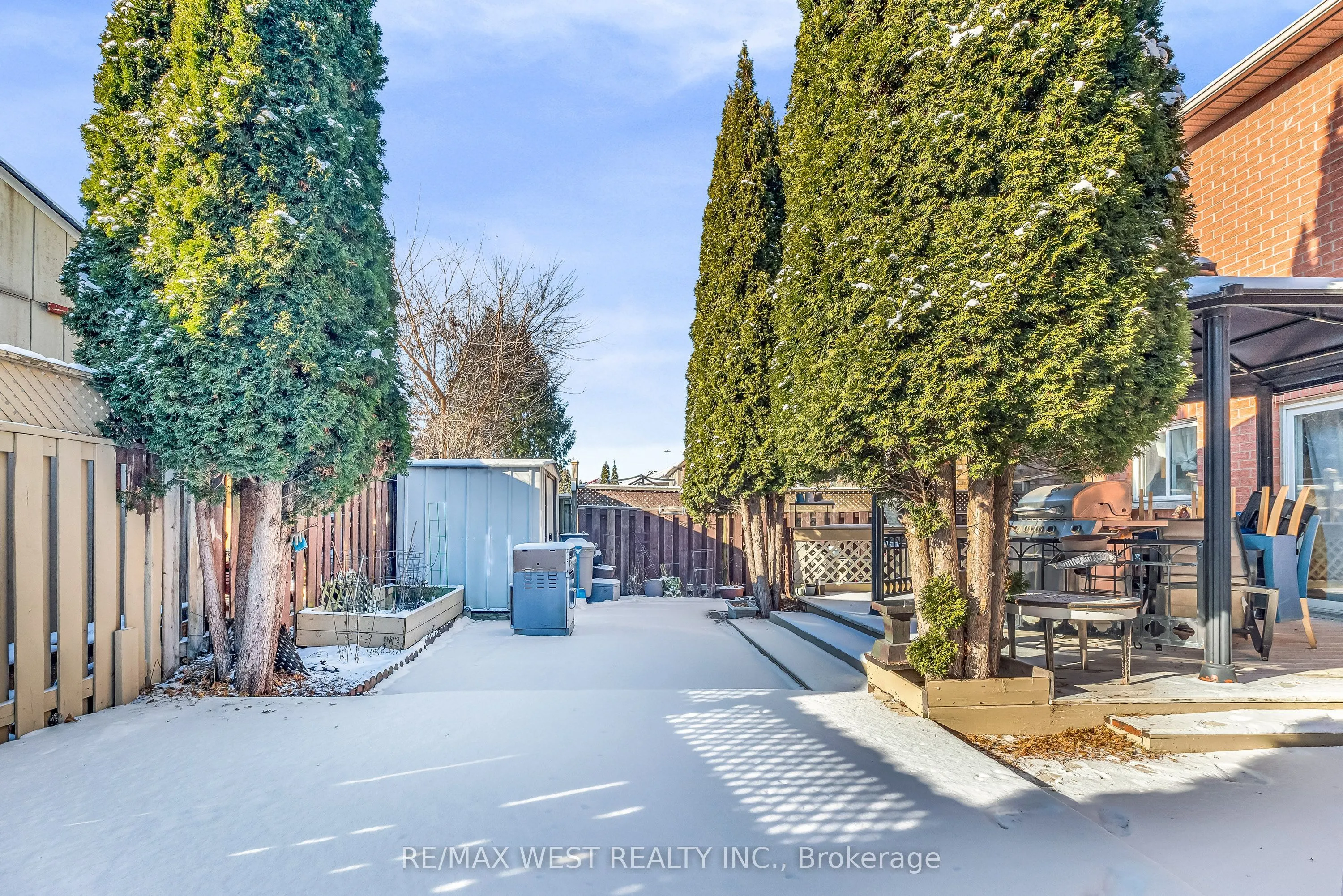 8 Lampman Drive
