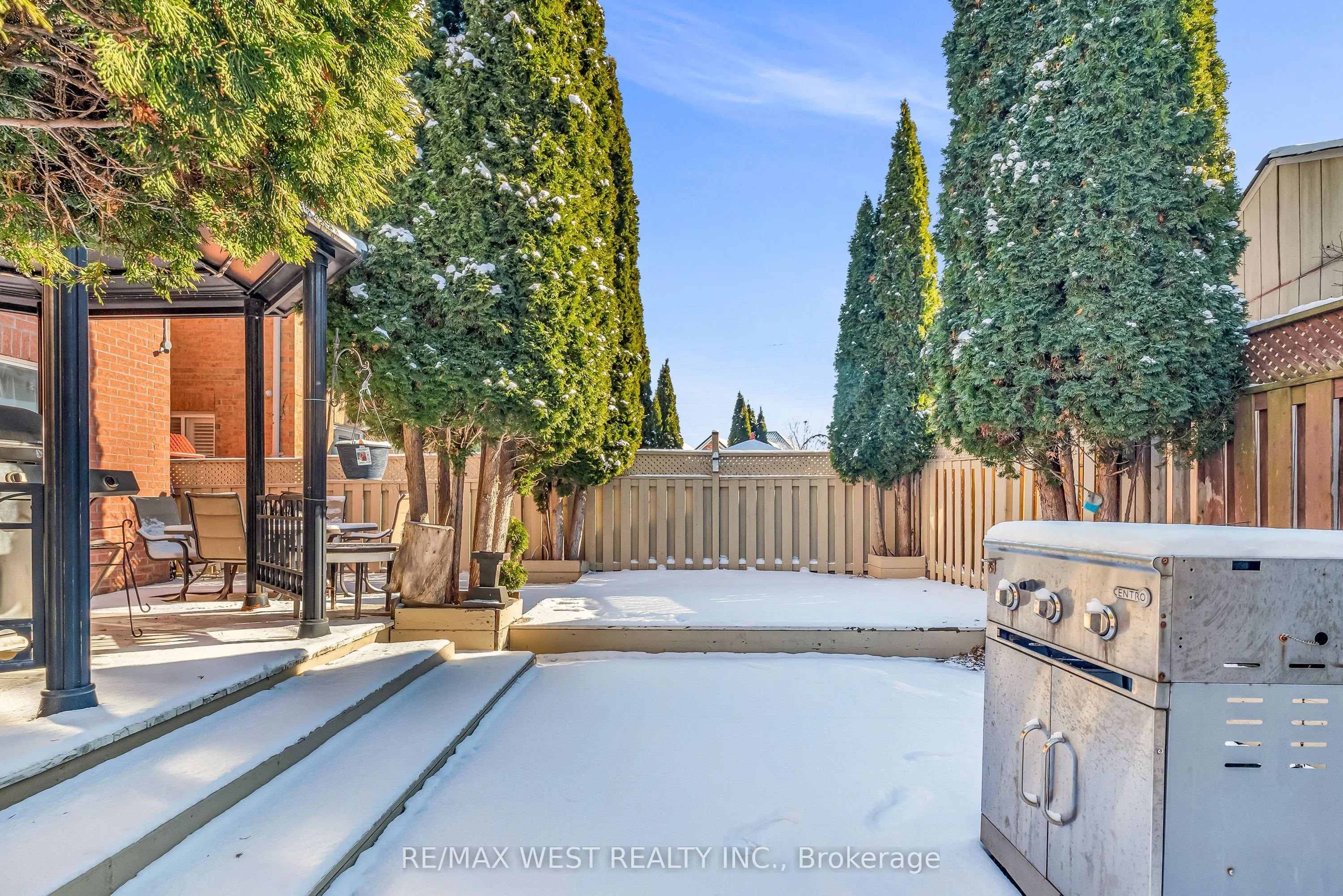 8 Lampman Drive