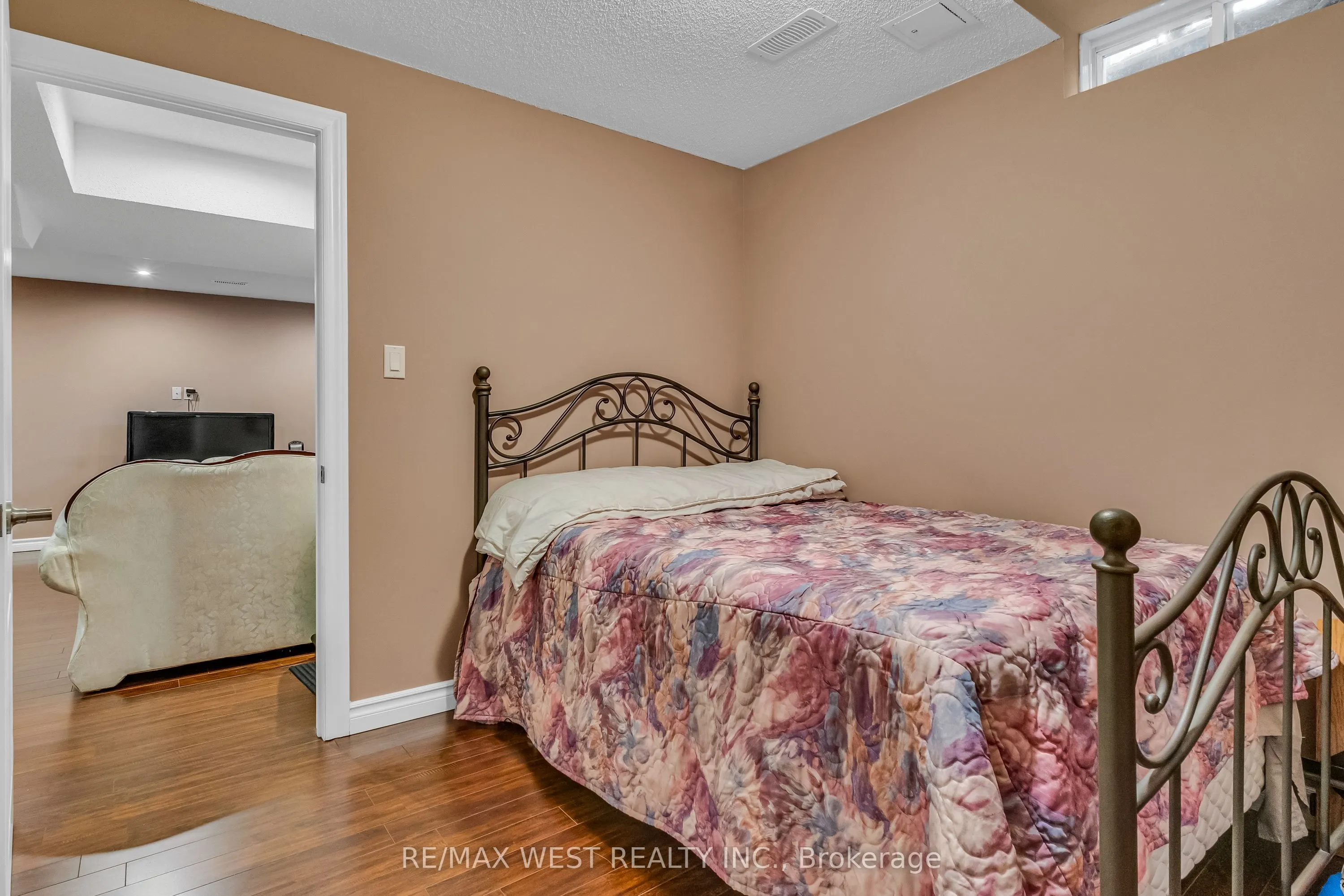 8 Lampman Drive