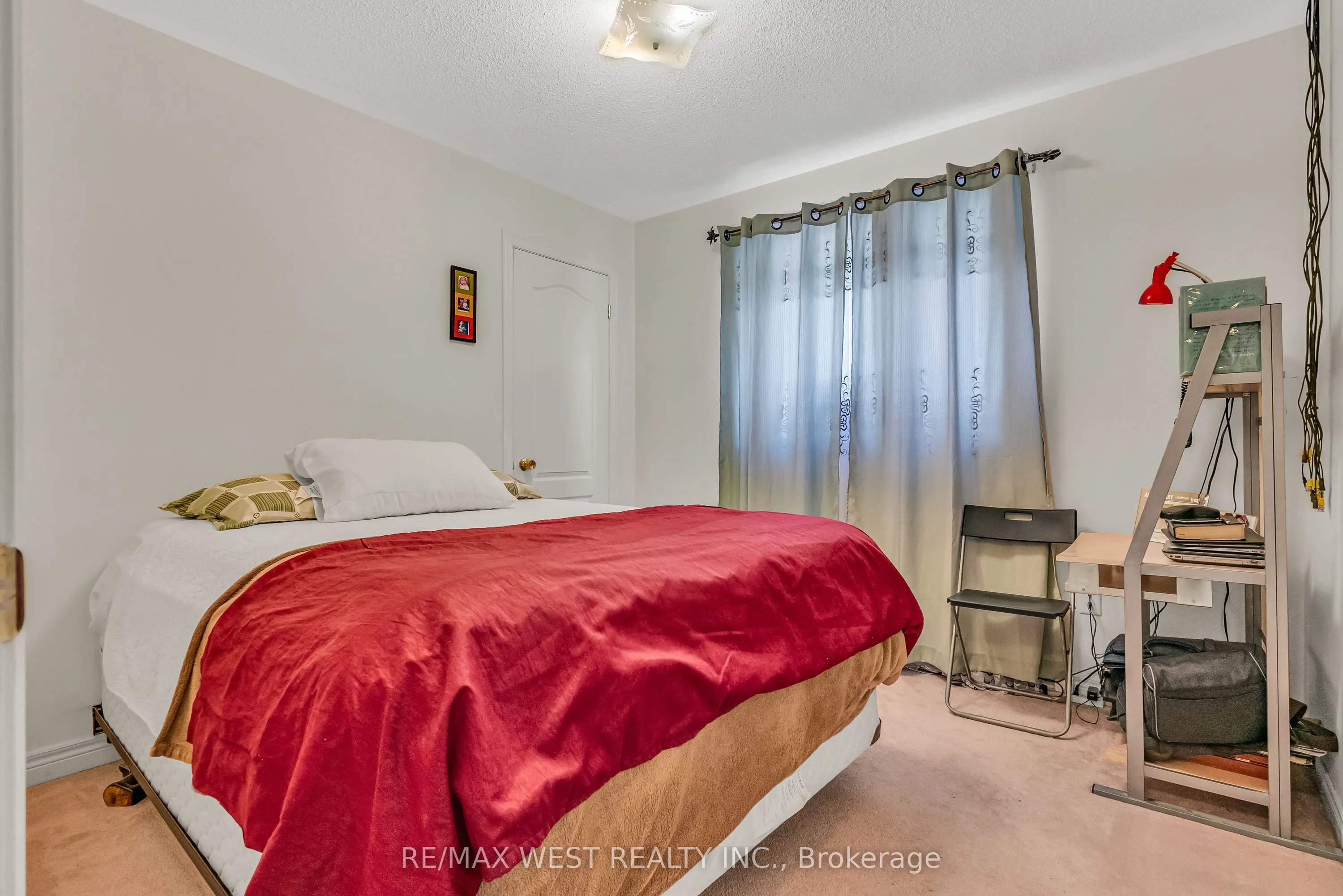 8 Lampman Drive