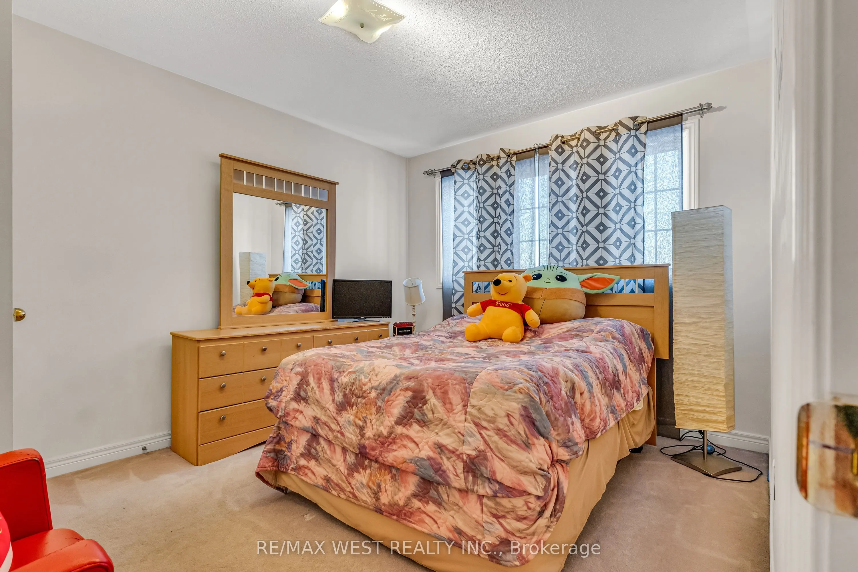 8 Lampman Drive