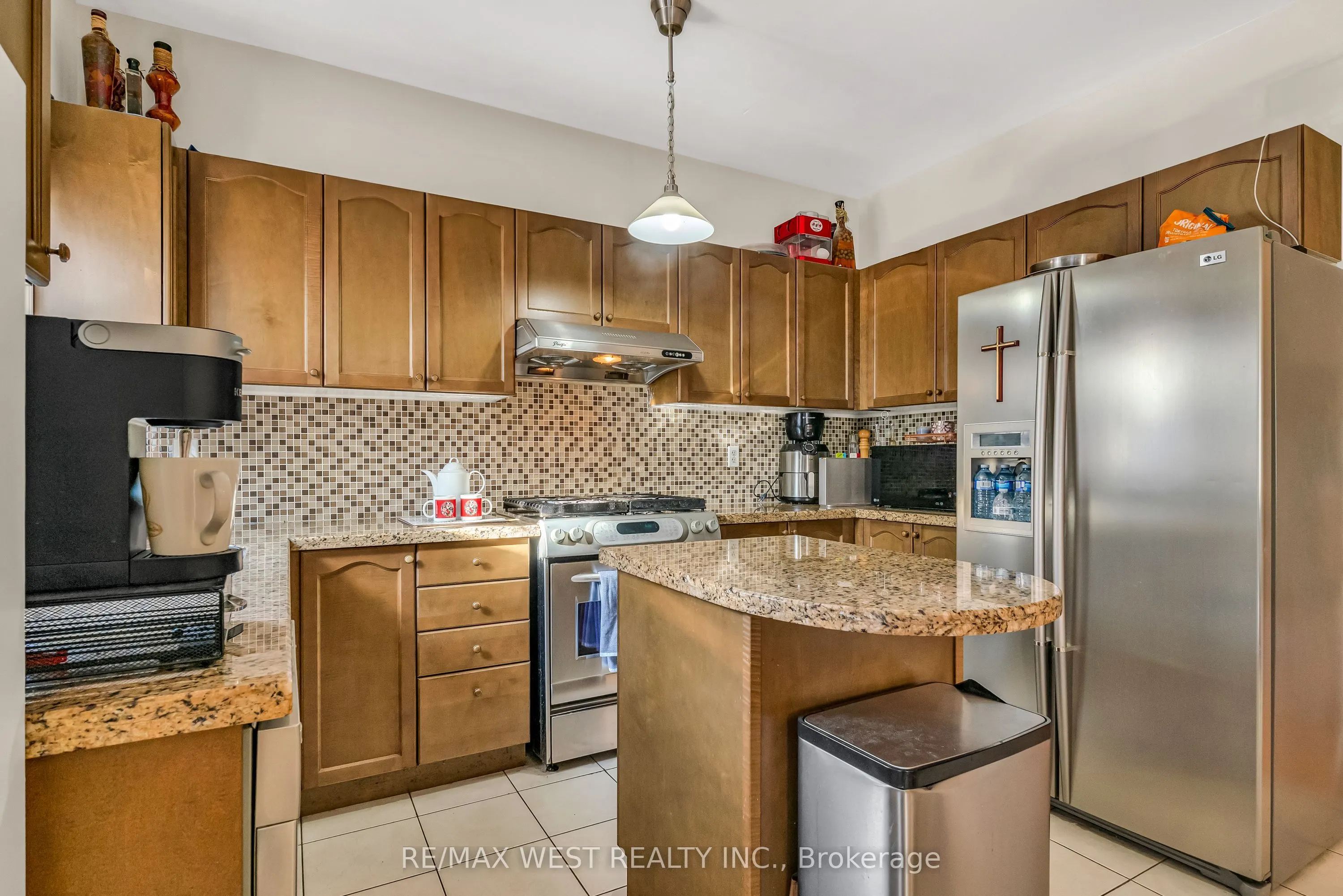8 Lampman Drive