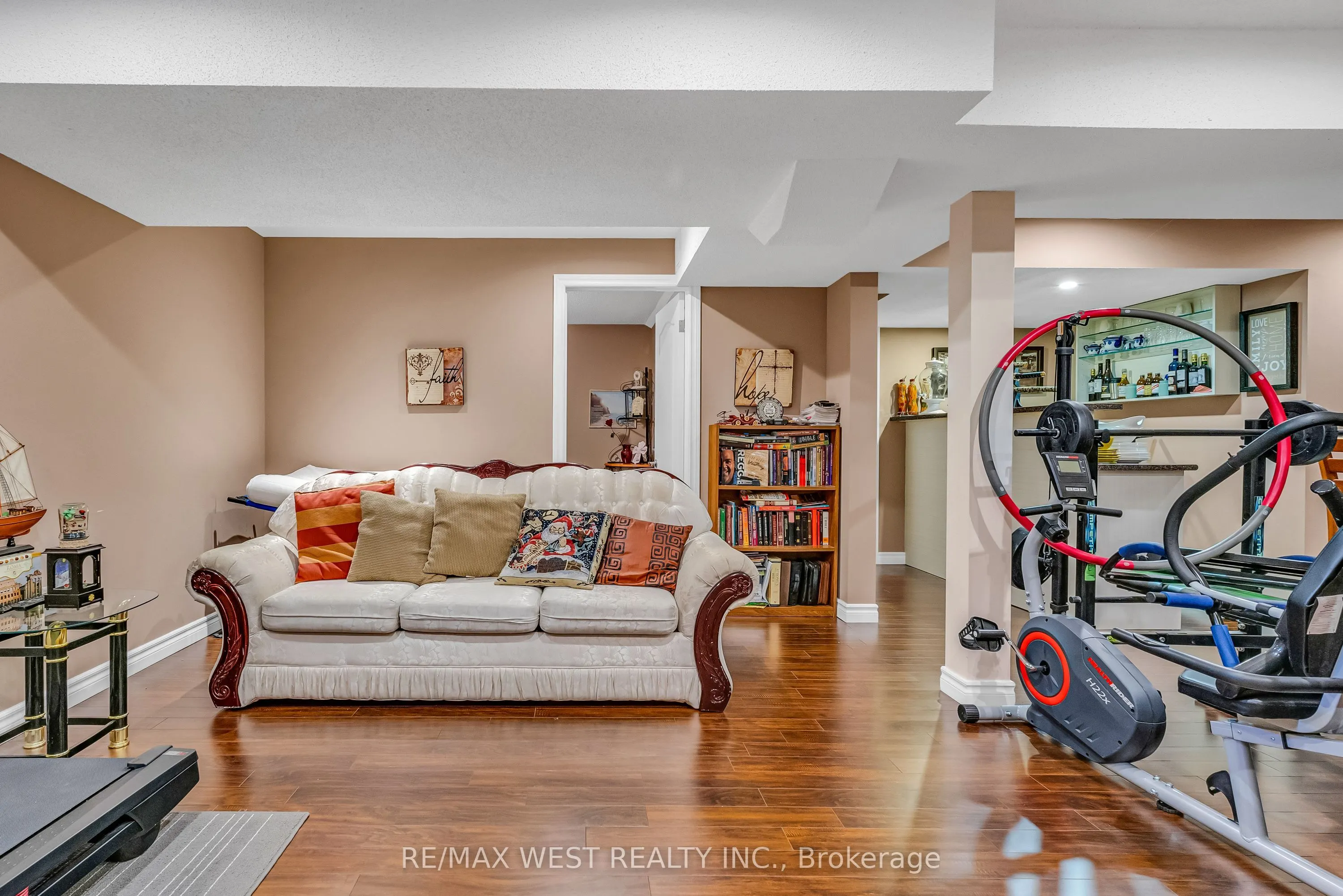 8 Lampman Drive