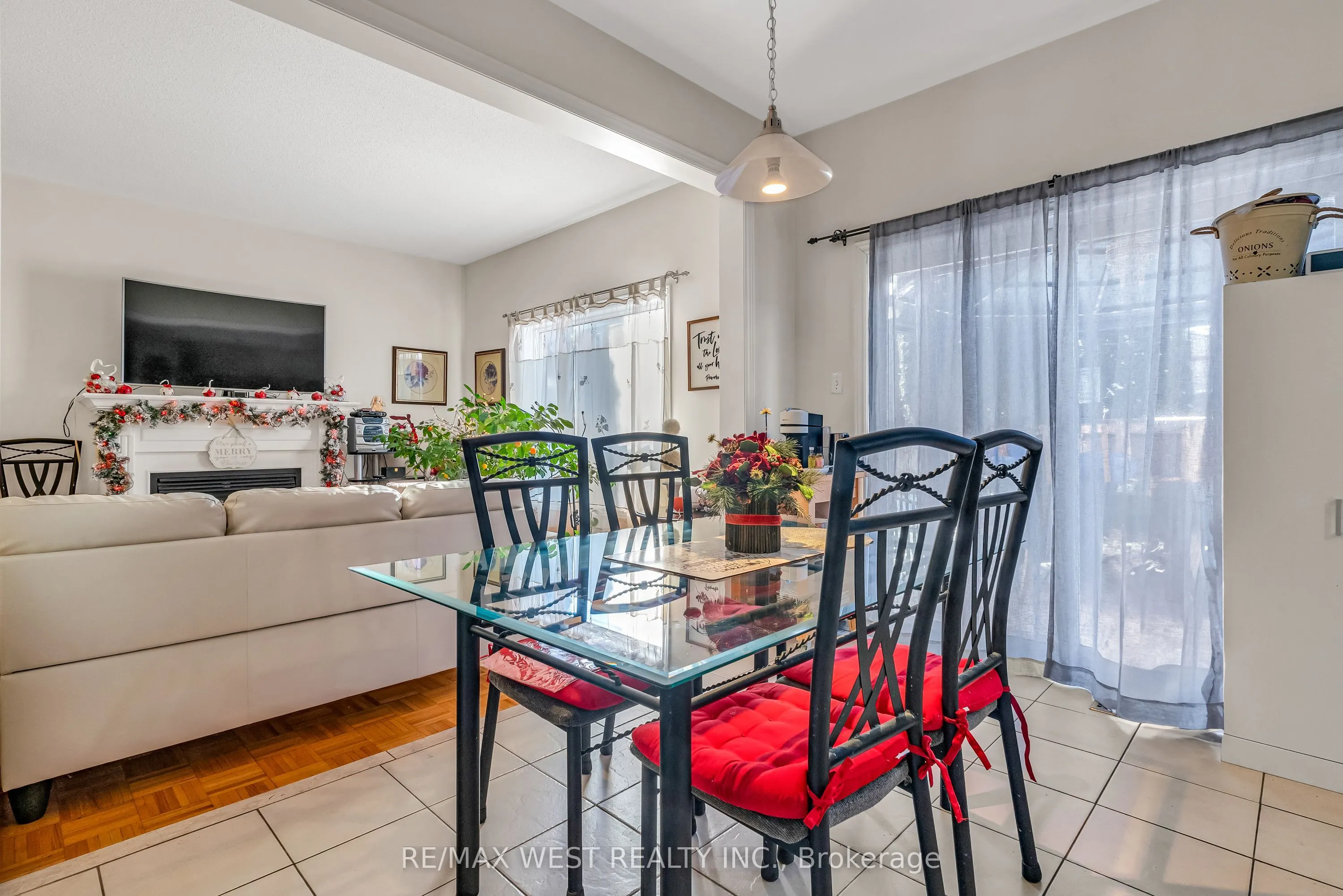 8 Lampman Drive