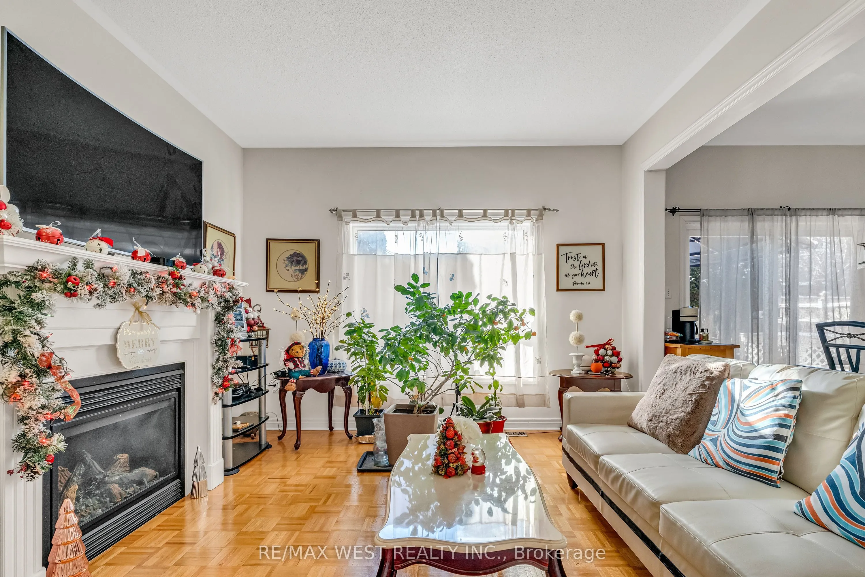 8 Lampman Drive