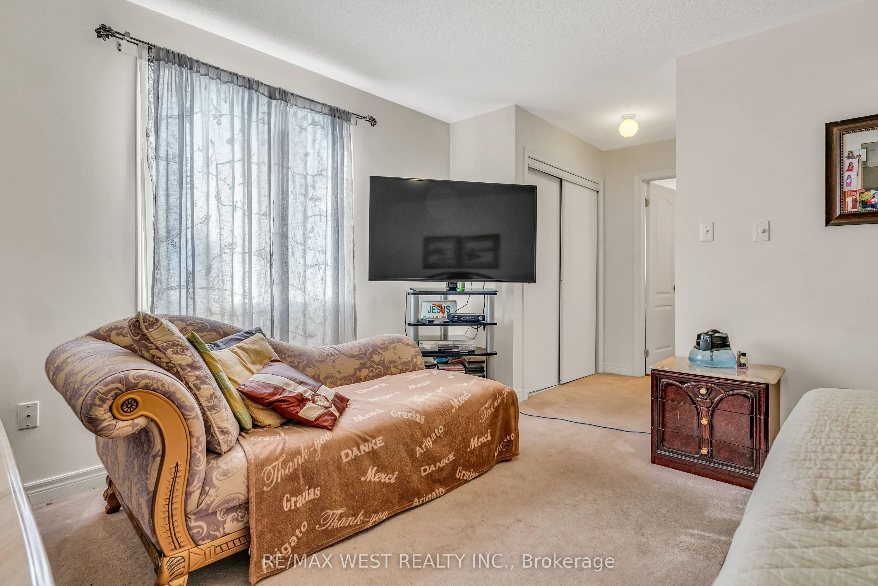 8 Lampman Drive
