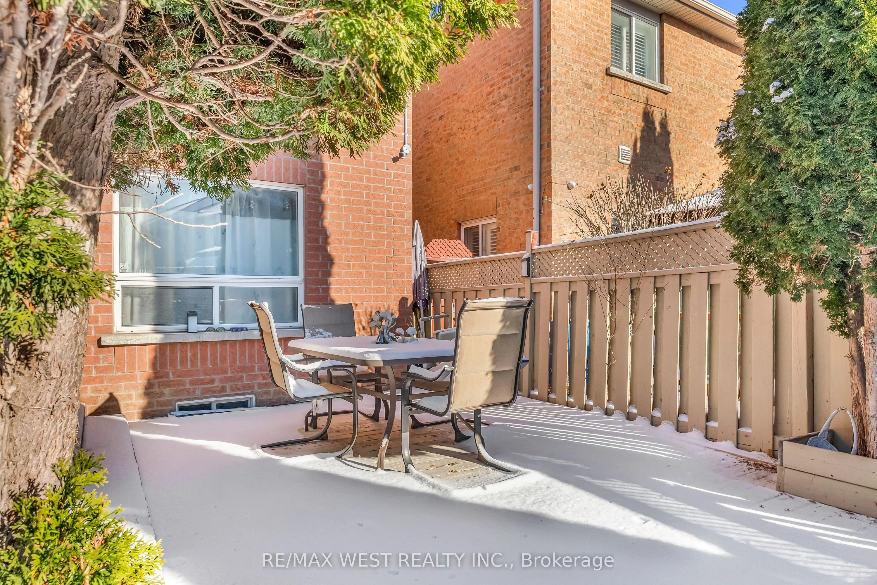 8 Lampman Drive