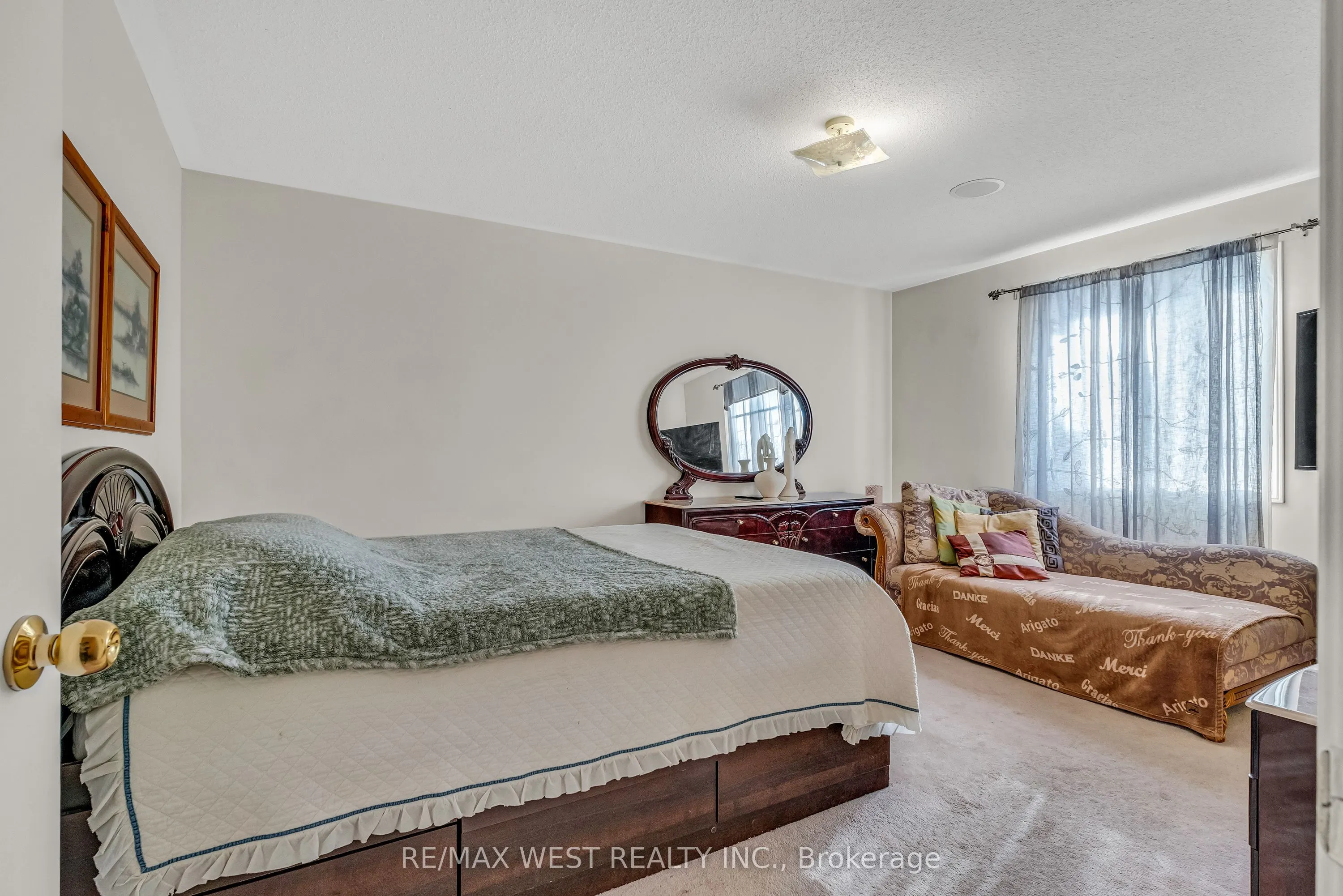 8 Lampman Drive
