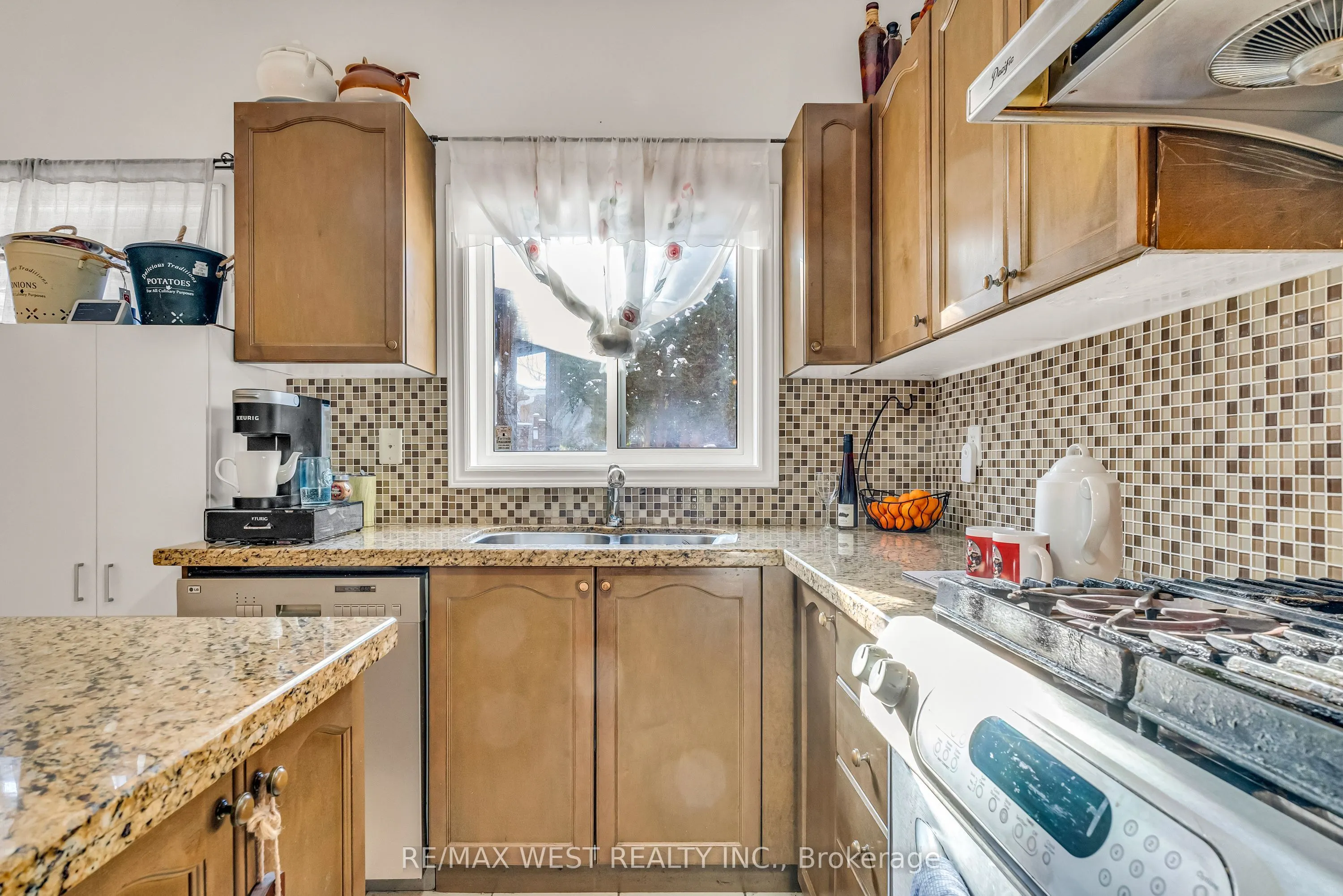 8 Lampman Drive