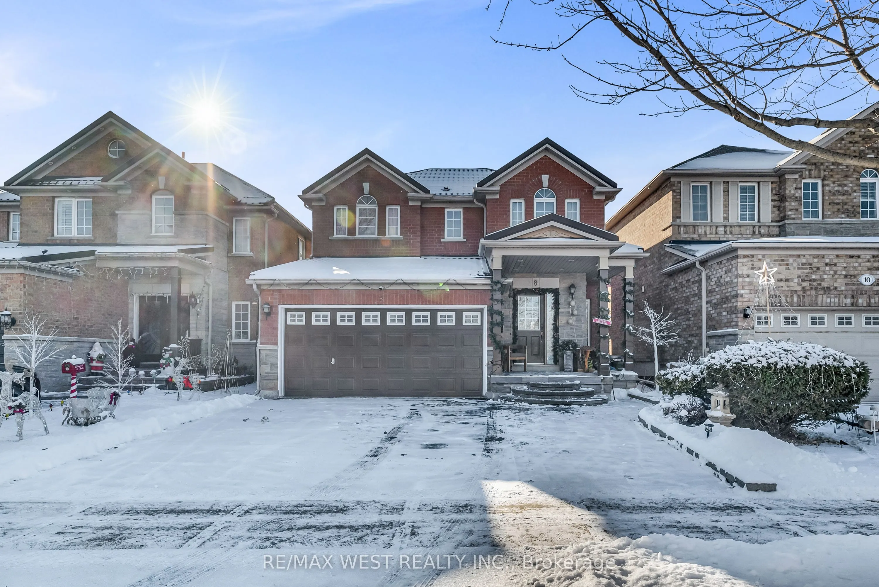 8 Lampman Drive