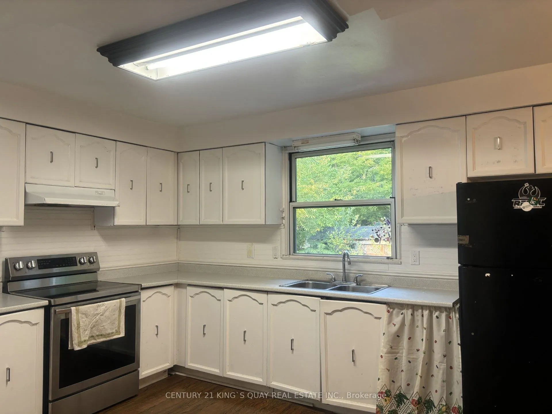 211 Park Road S