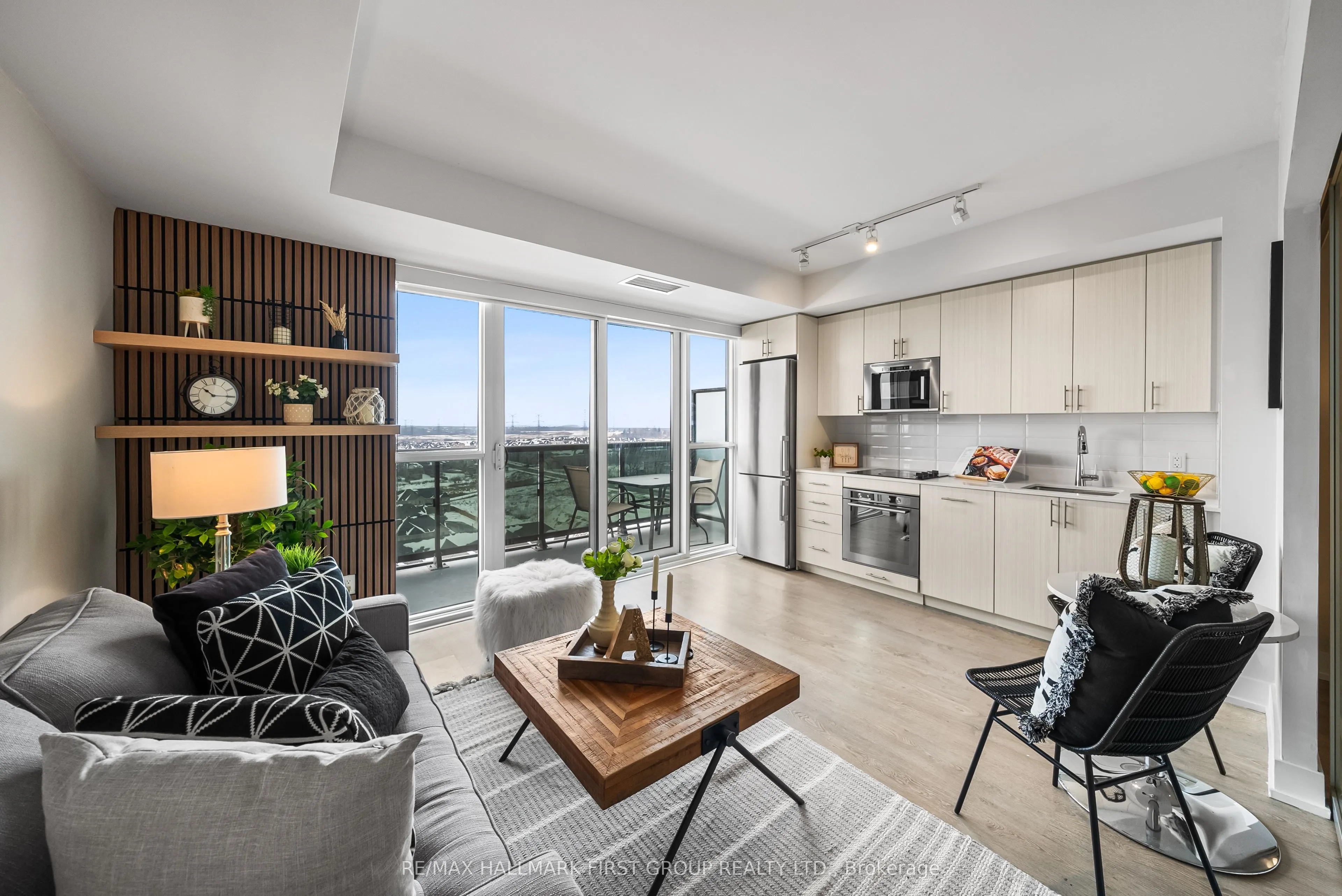 2550 Simcoe Street N, #1220