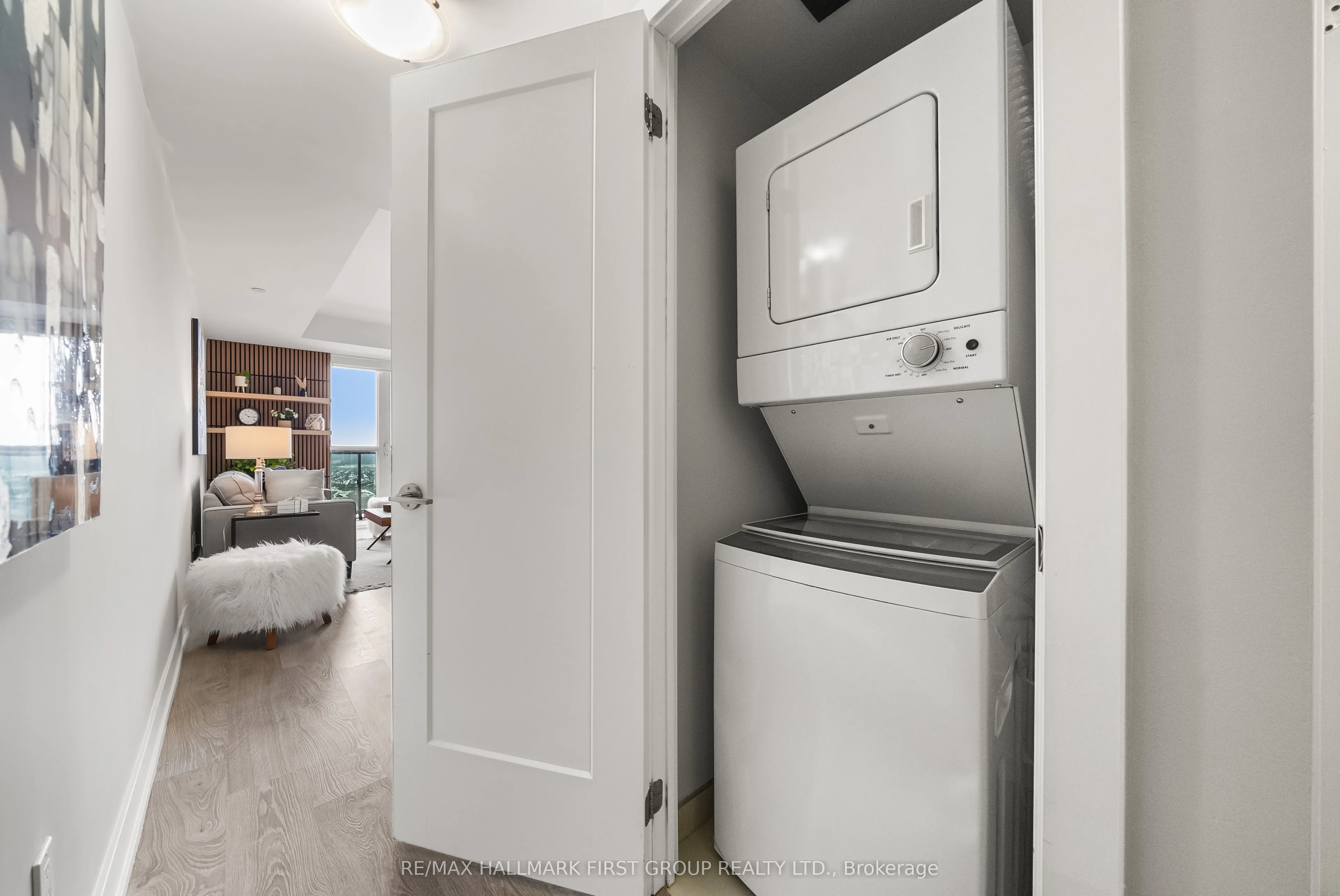 2550 Simcoe Street N, #1220
