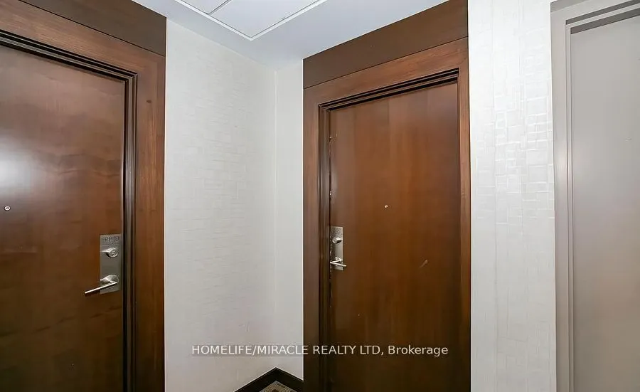 181 Village Green Square, #Ph20