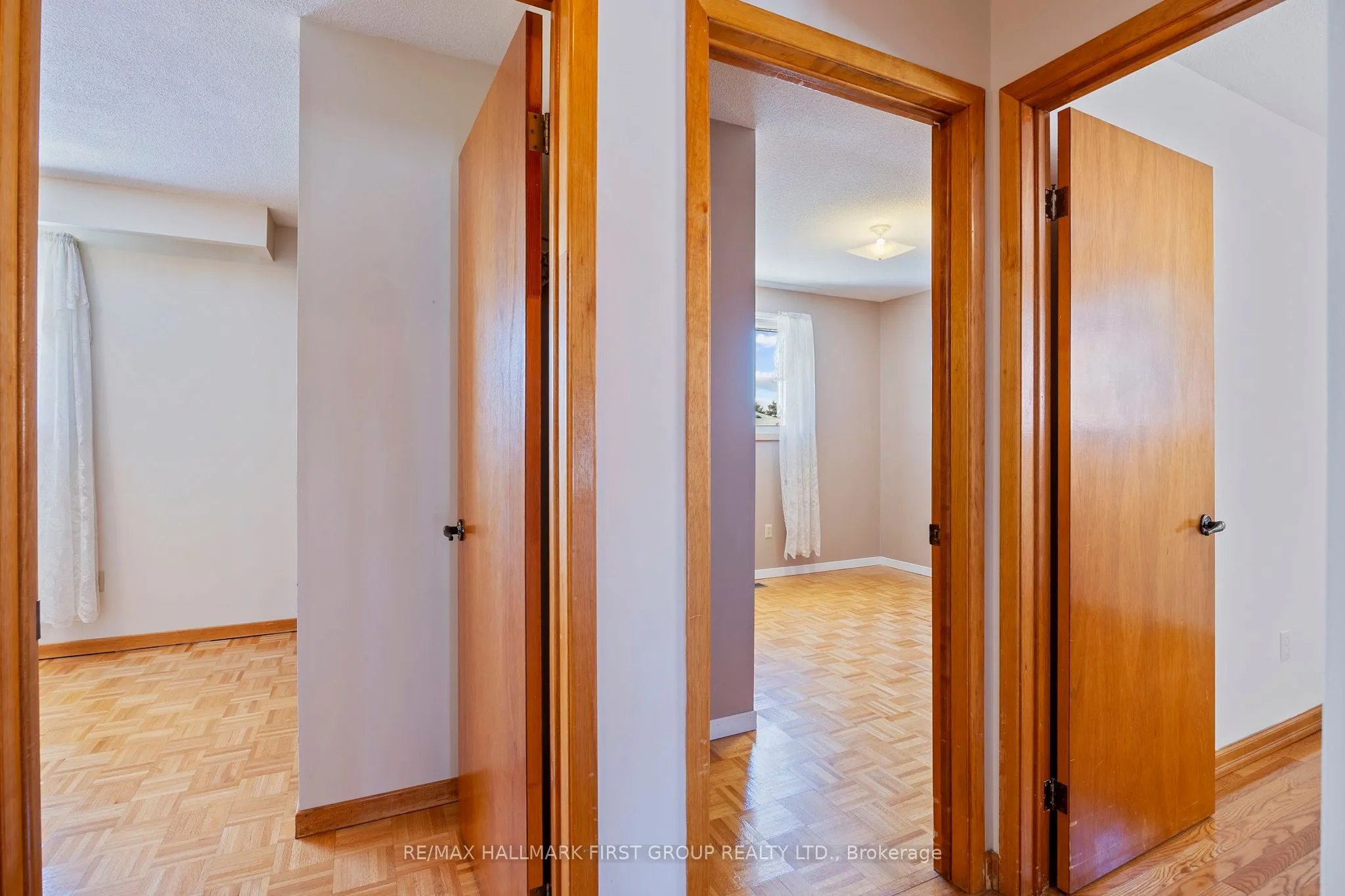 102 Applewood Crescent