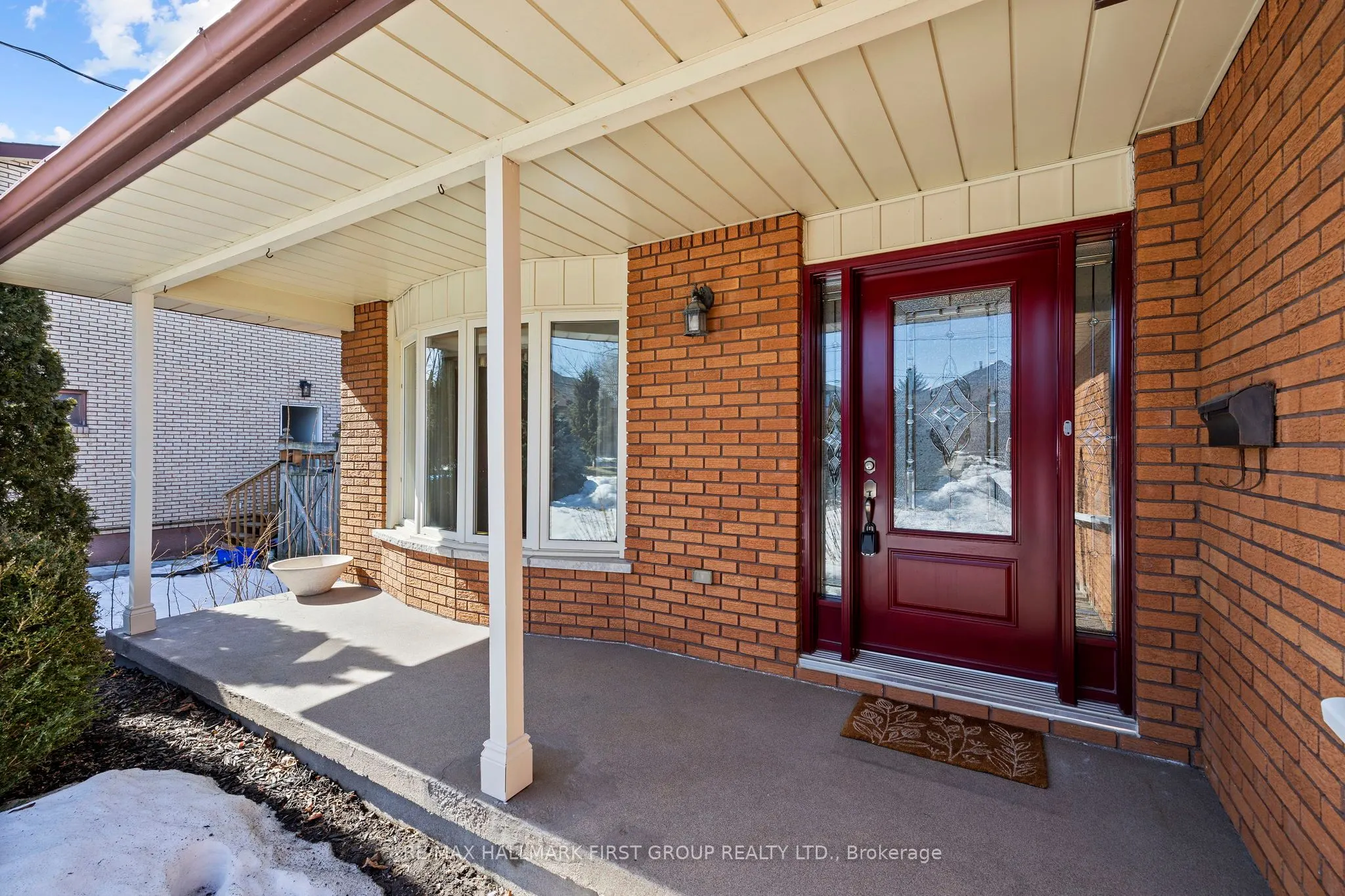 102 Applewood Crescent