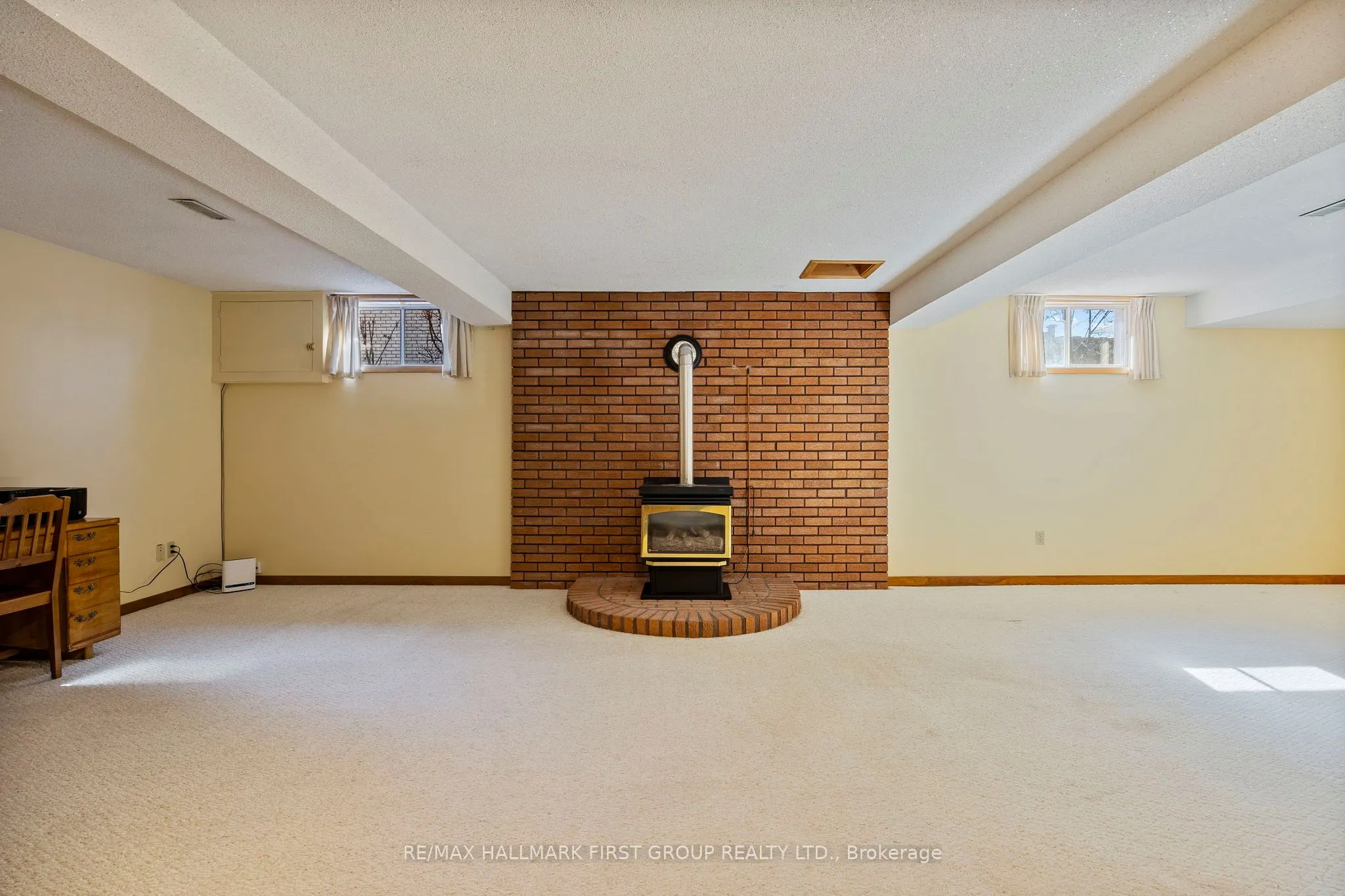 102 Applewood Crescent