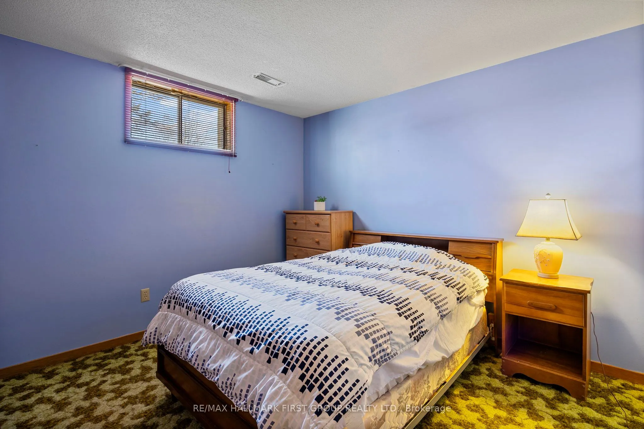 102 Applewood Crescent