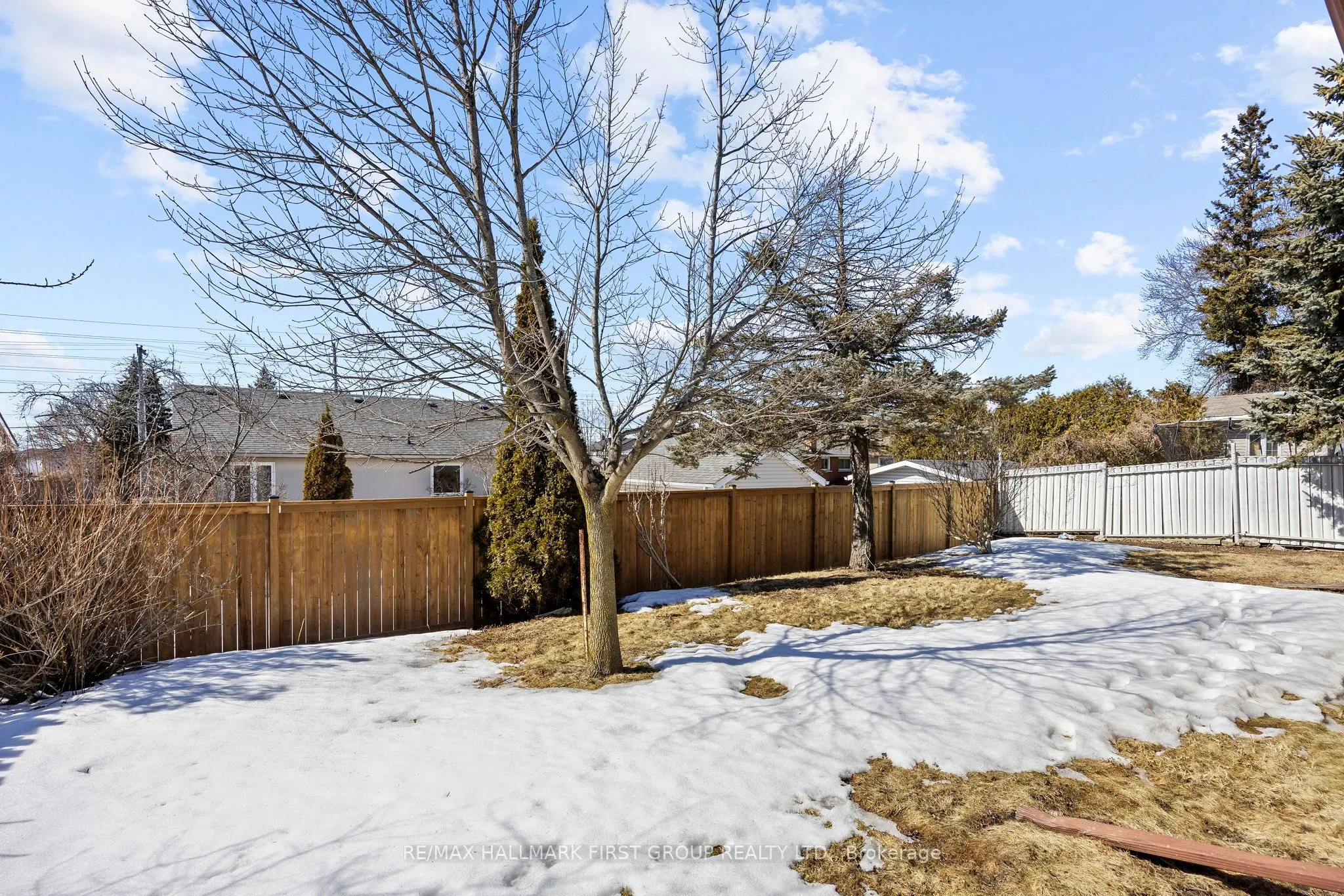 102 Applewood Crescent
