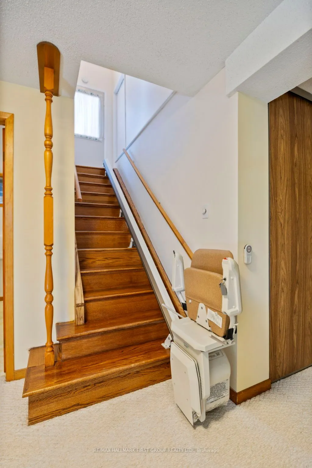 102 Applewood Crescent