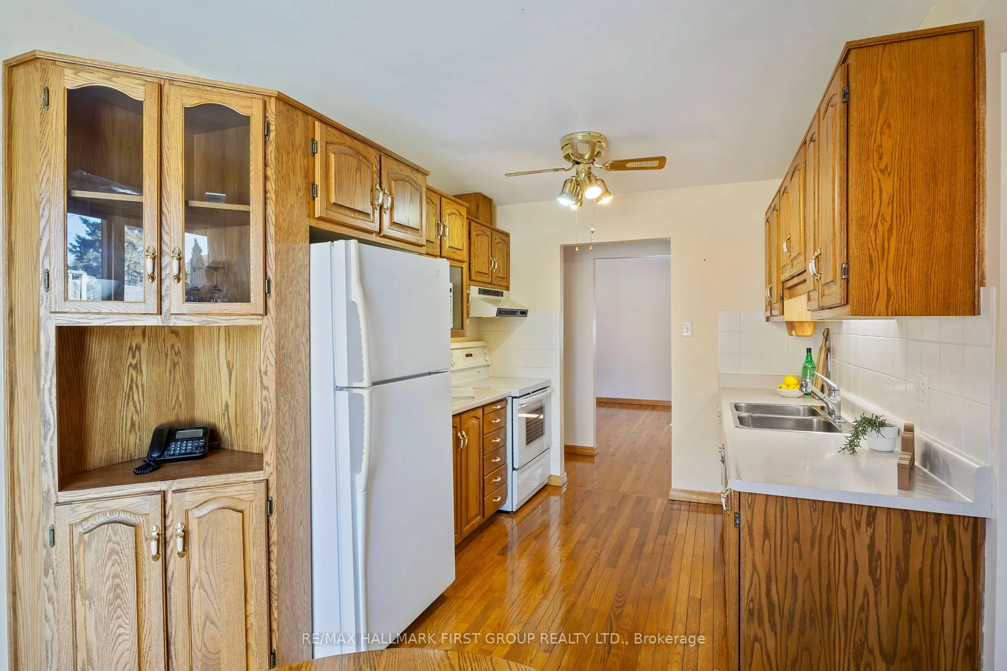 102 Applewood Crescent