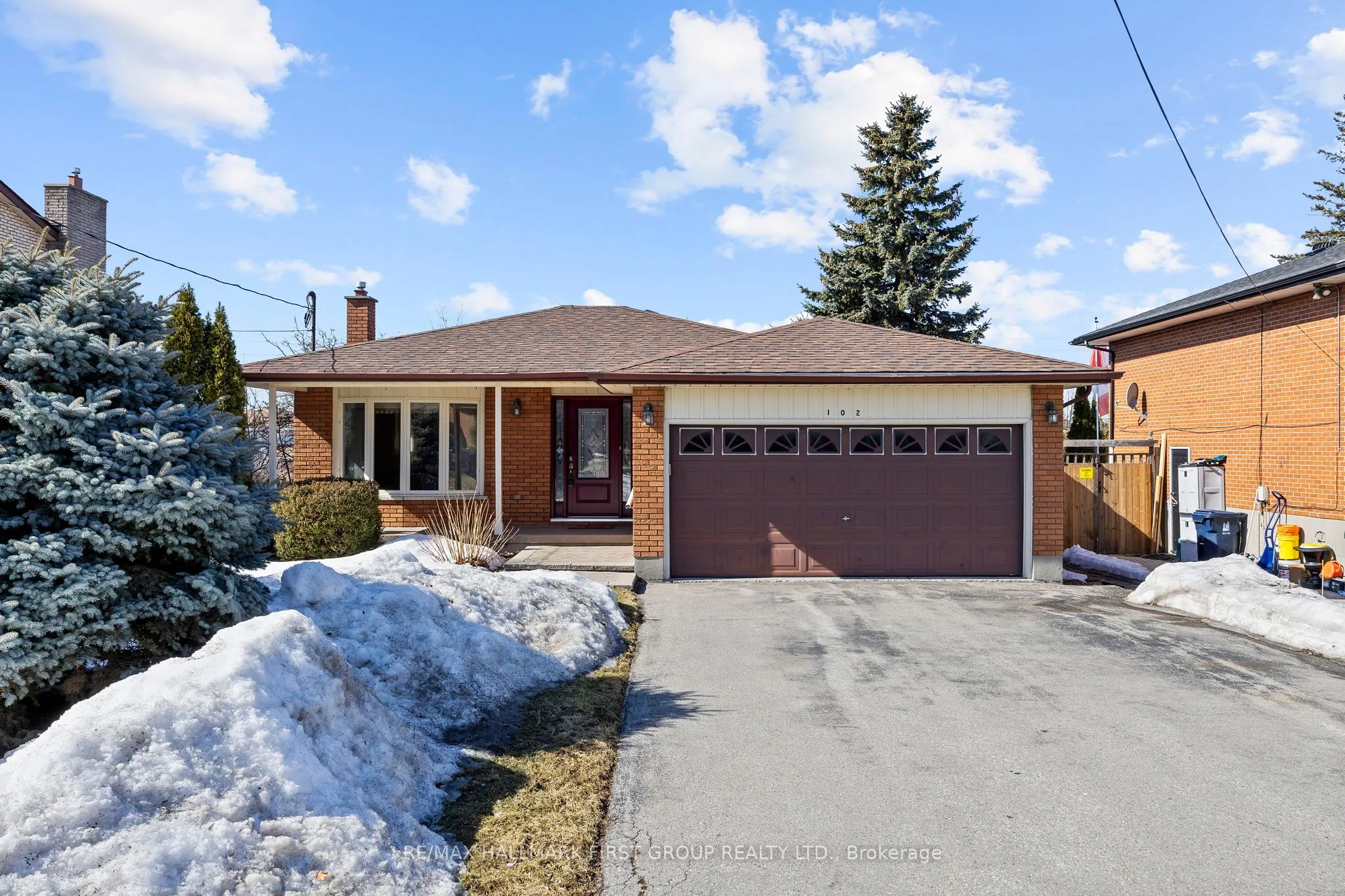 102 Applewood Crescent