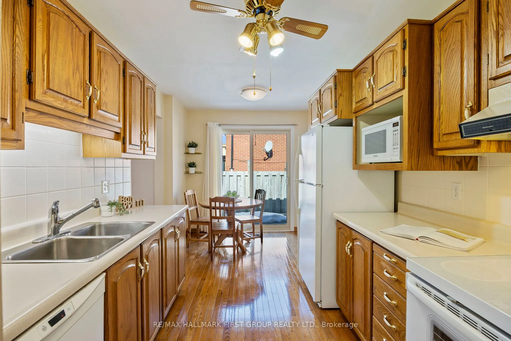 102 Applewood Crescent