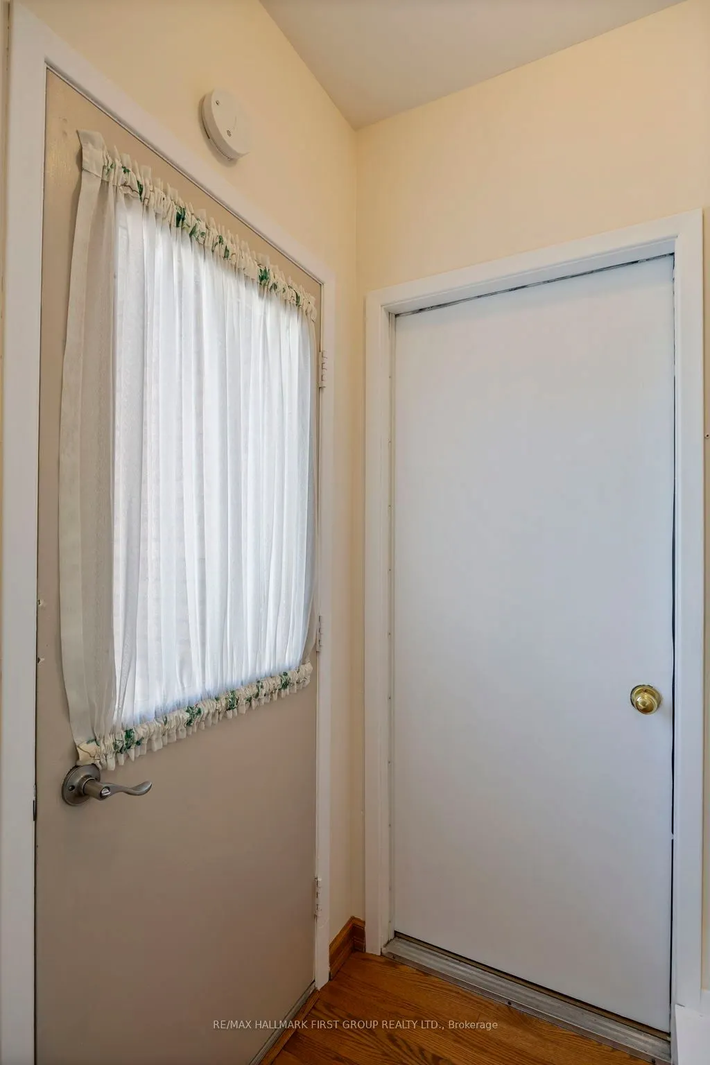 102 Applewood Crescent