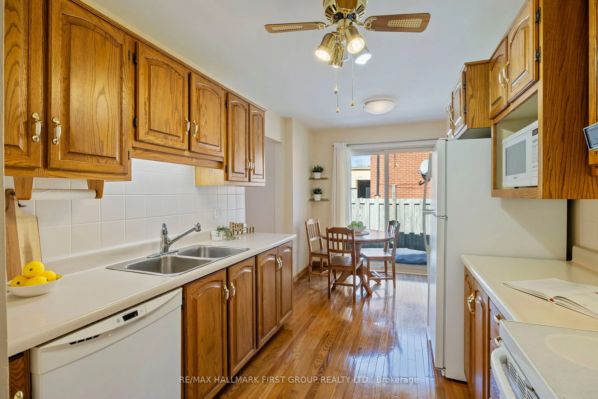 102 Applewood Crescent