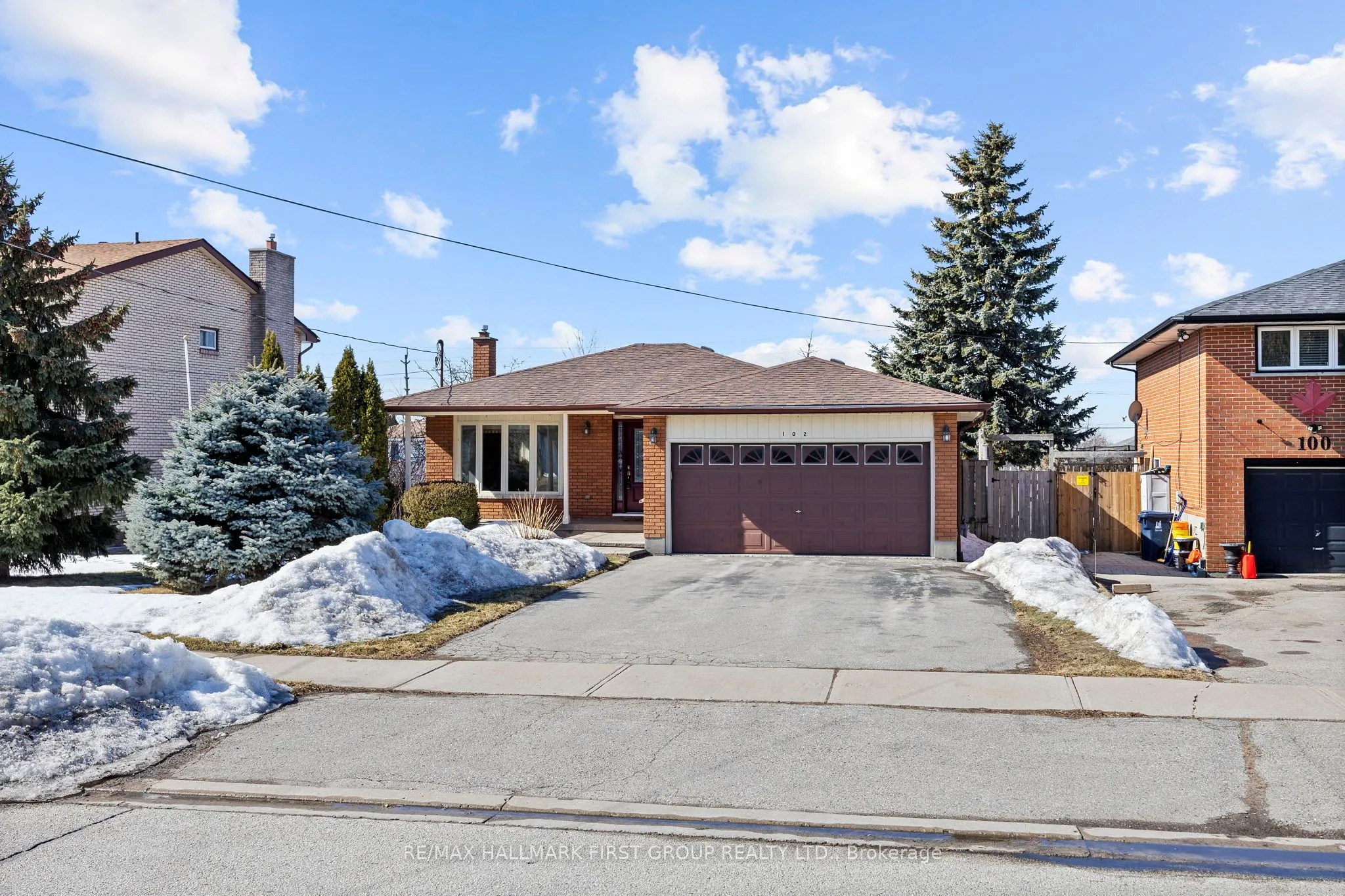 102 Applewood Crescent