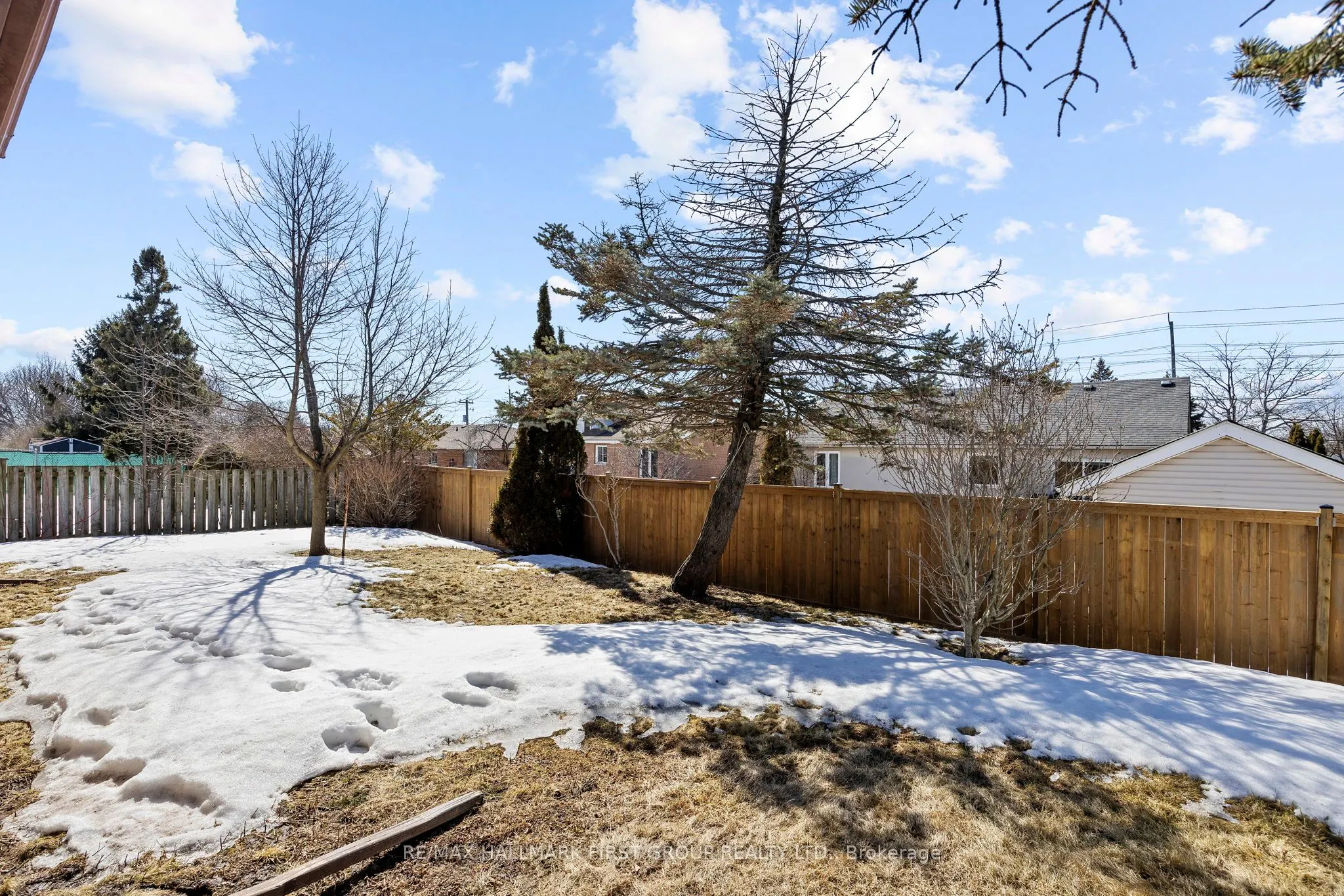 102 Applewood Crescent