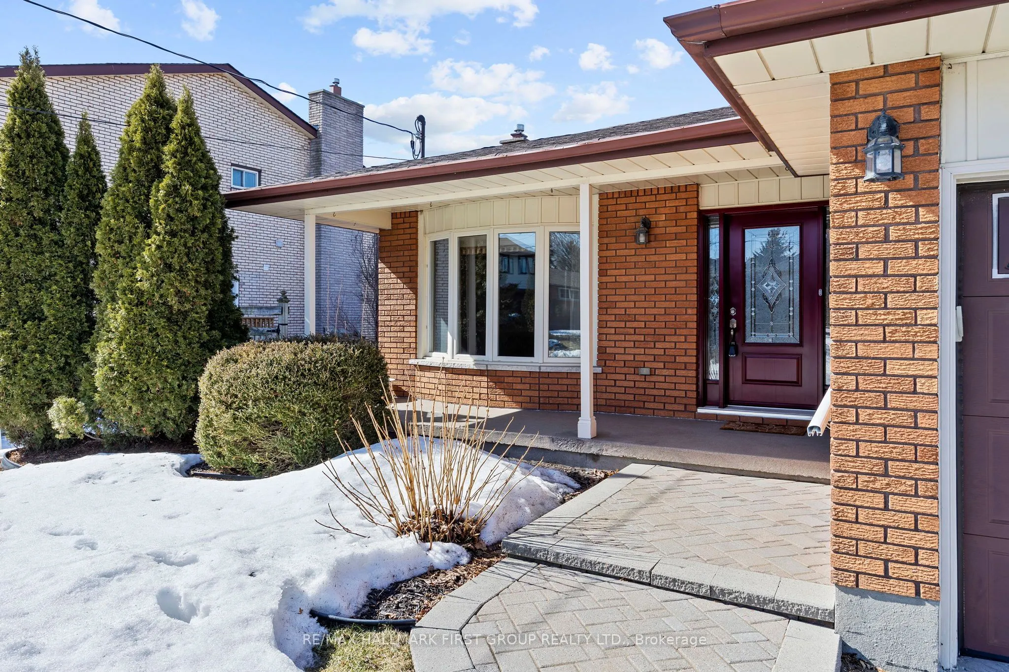 102 Applewood Crescent