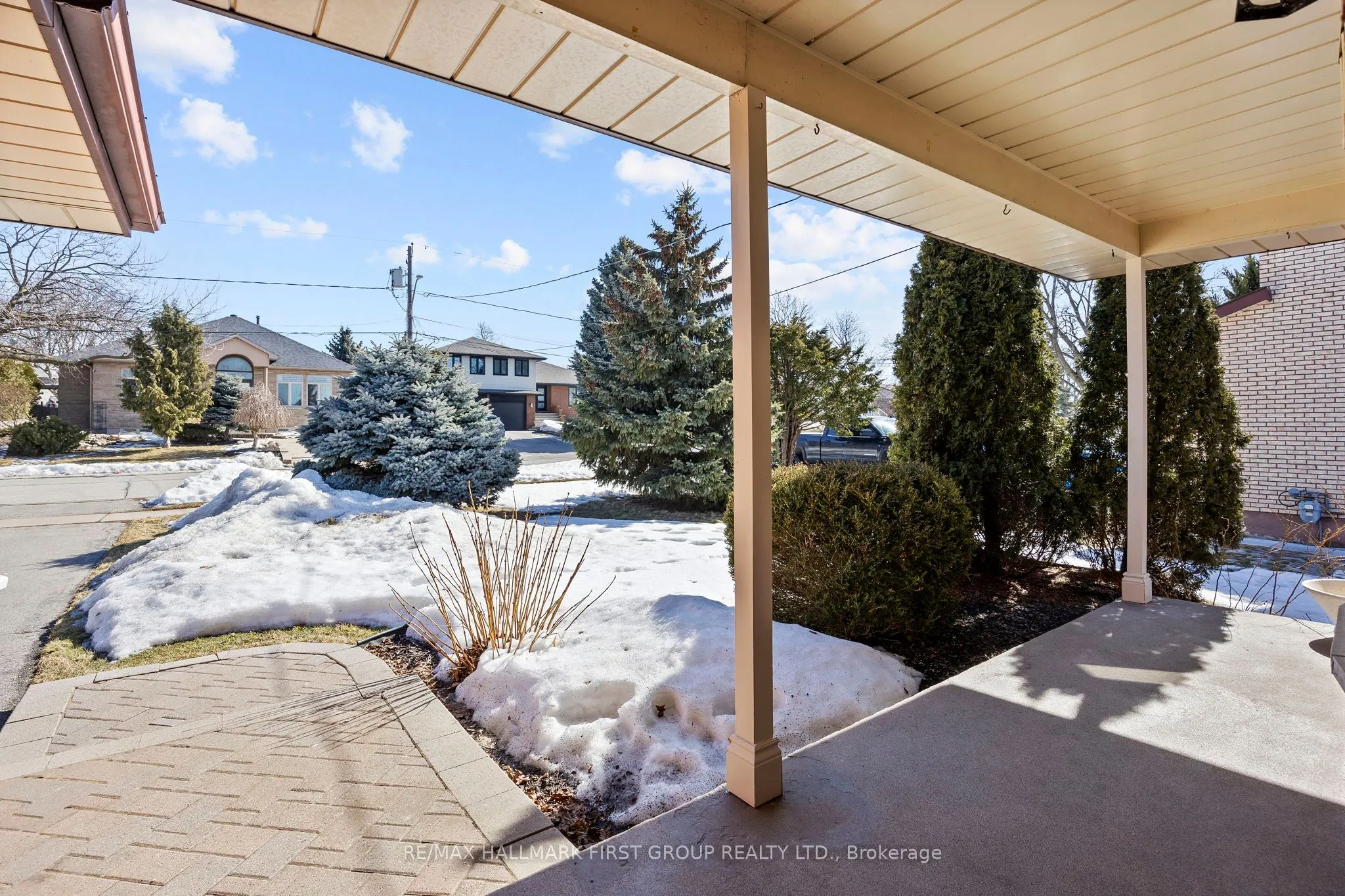 102 Applewood Crescent