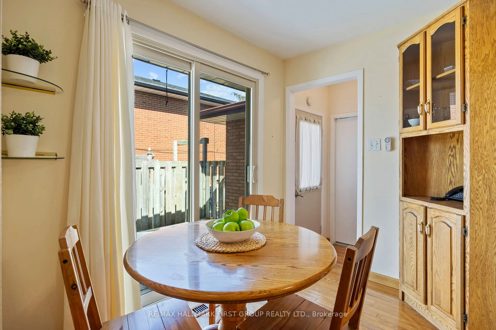 102 Applewood Crescent